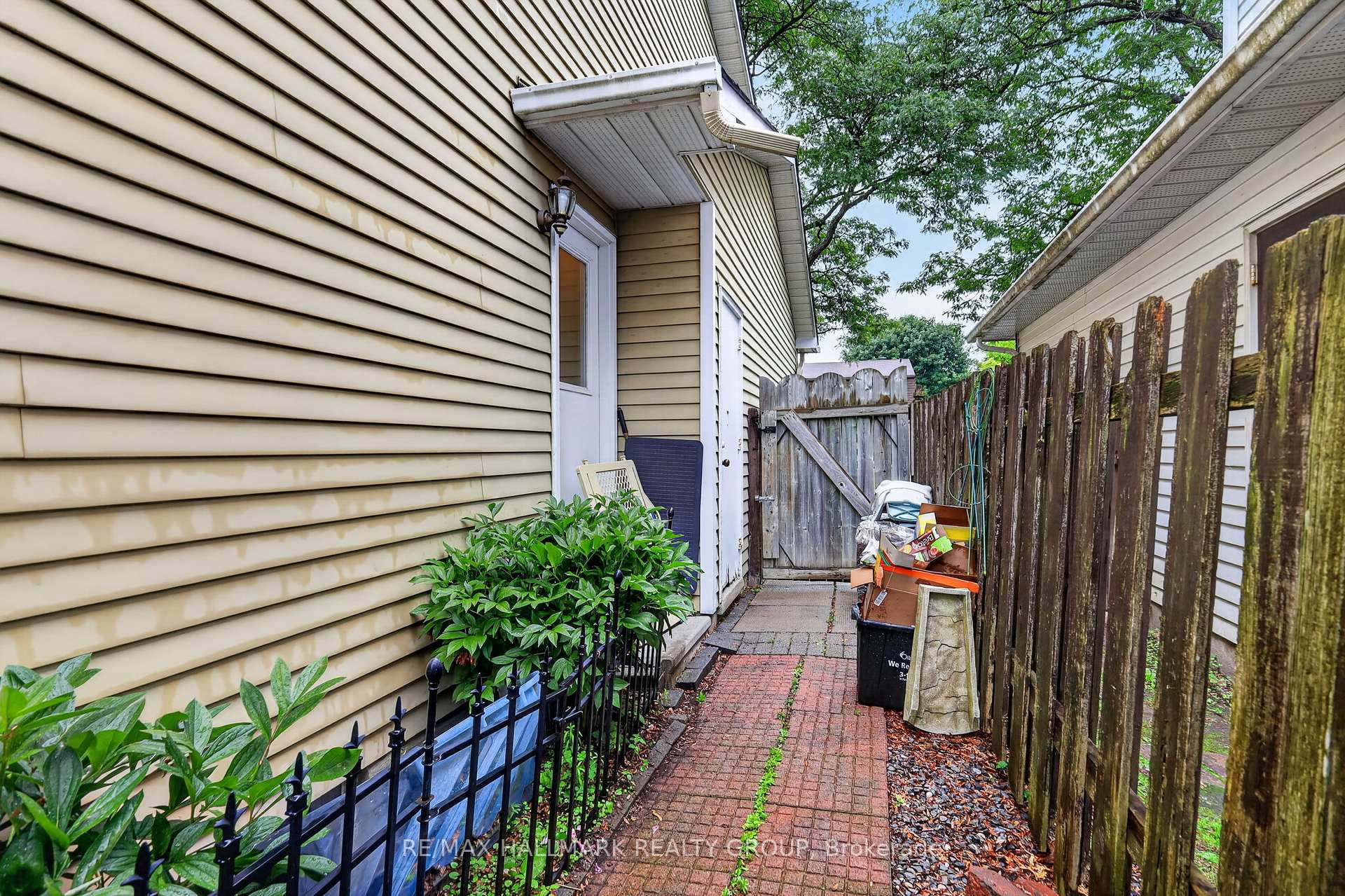 Photo 35 of 1084 St Germain Crescent, Ottawa, Convent Glen North — HOMEH