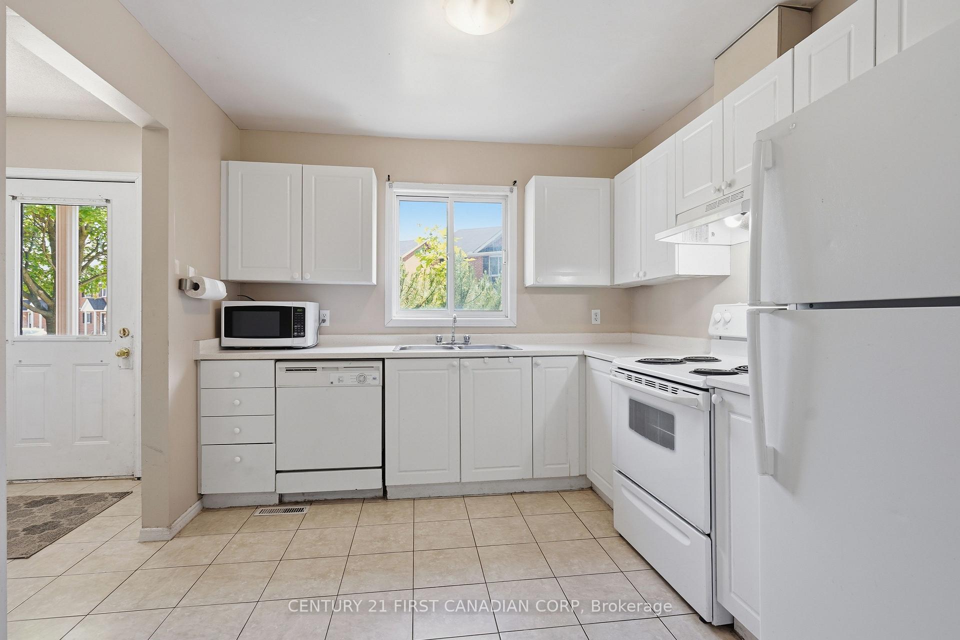 Photo 4 of Unit 25, 190 Fleming Drive, London, East D — HOMEH