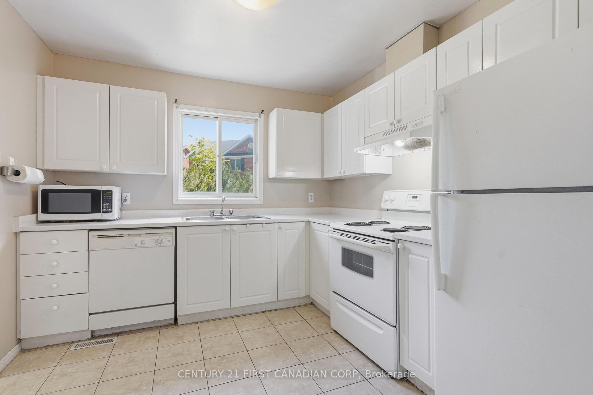 Photo 5 of Unit 25, 190 Fleming Drive, London, East D — HOMEH