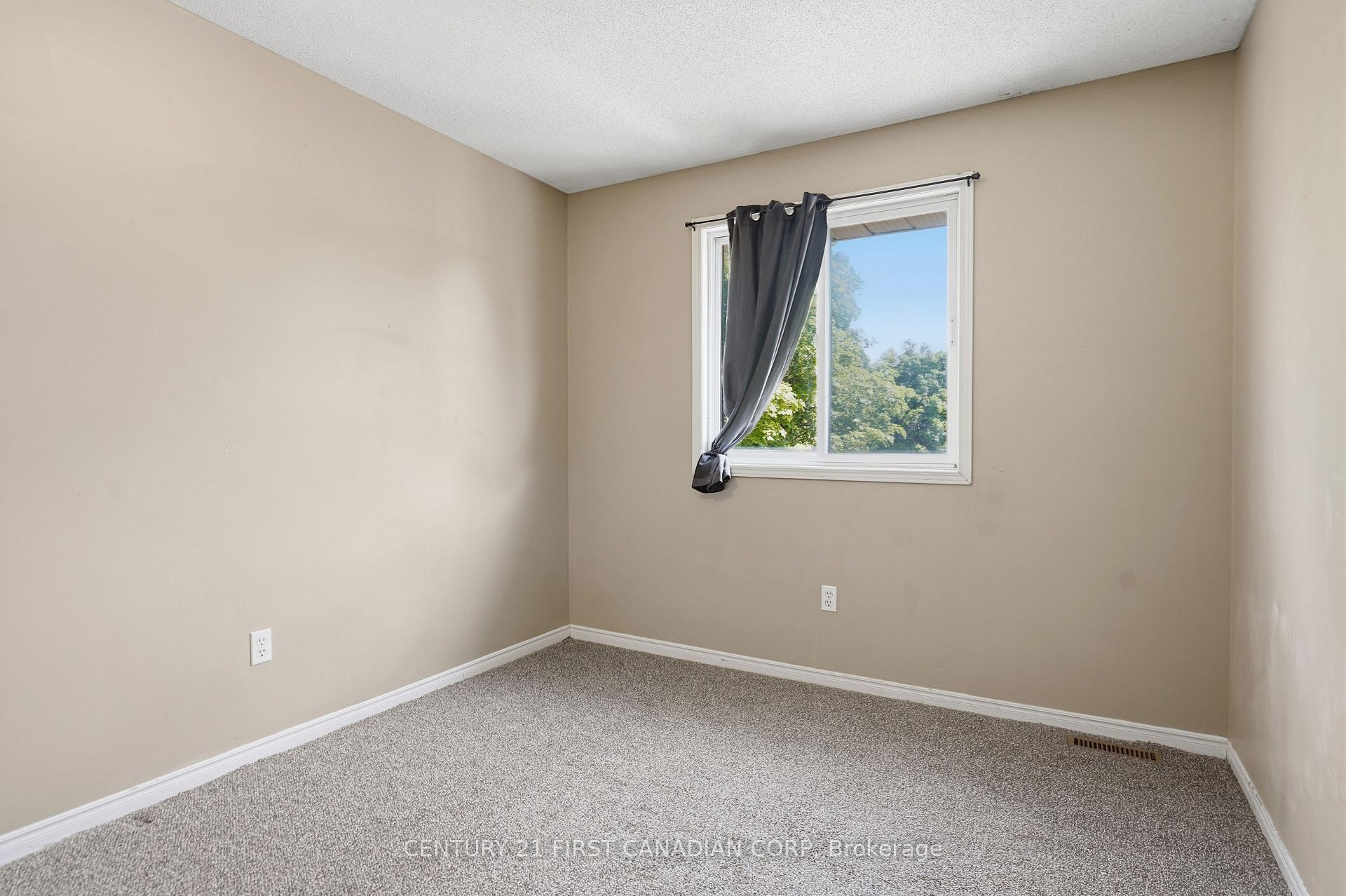 Photo 13 of Unit 25, 190 Fleming Drive, London, East D — HOMEH