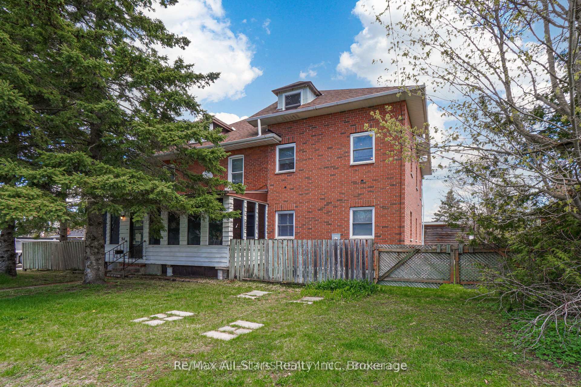 Front of 94 Adelaide Street N