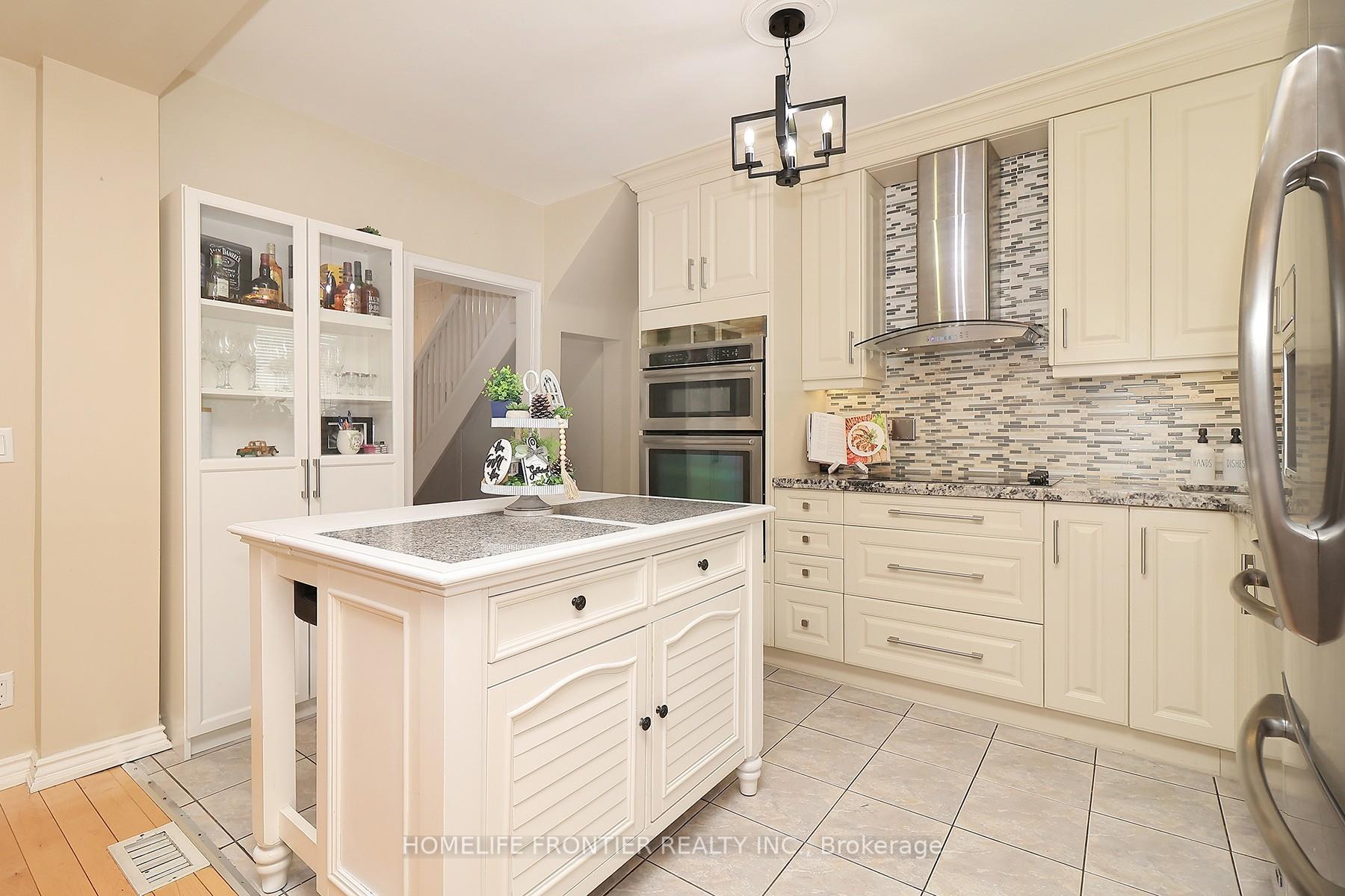 Photo 4 of 12 Porter Avenue, Toronto, Rockcliffe-Smythe — HOMEH