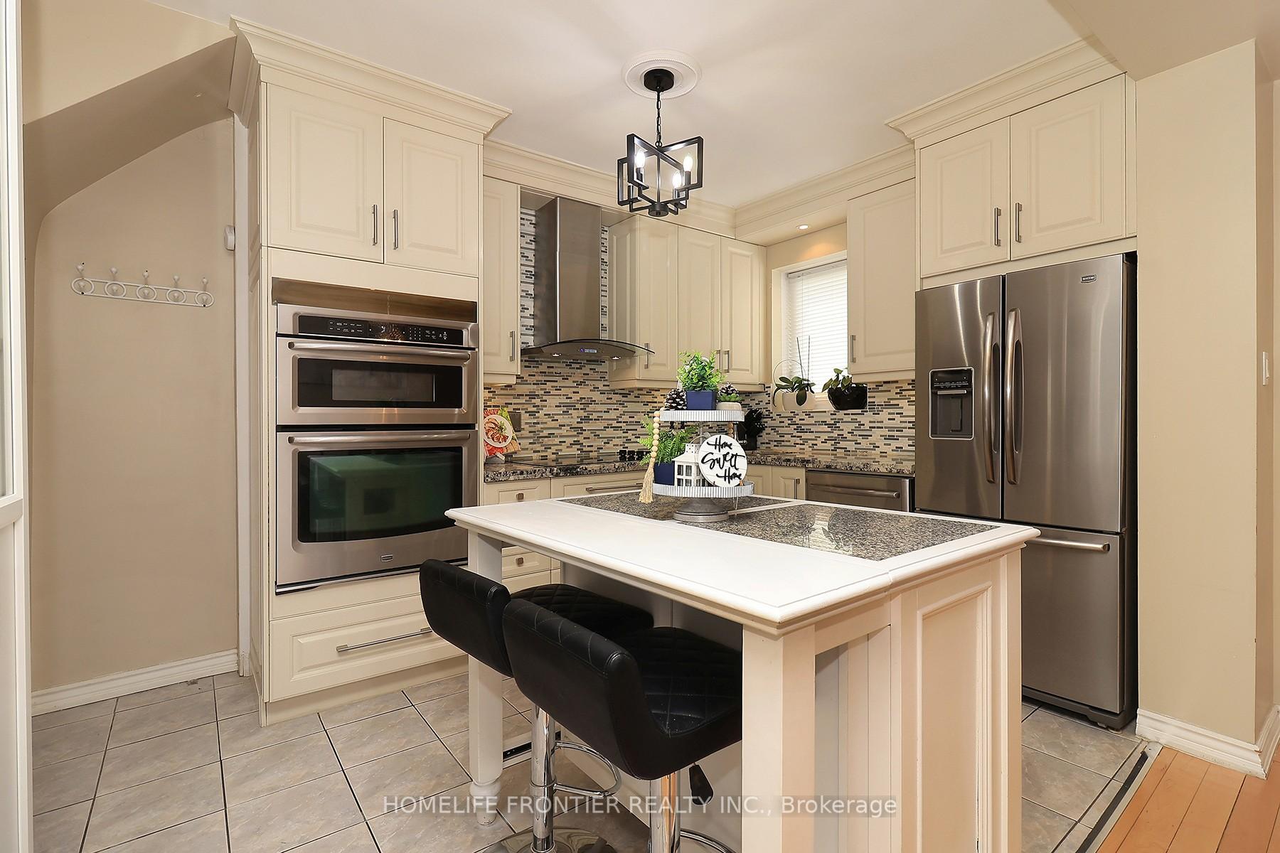 Photo 5 of 12 Porter Avenue, Toronto, Rockcliffe-Smythe — HOMEH