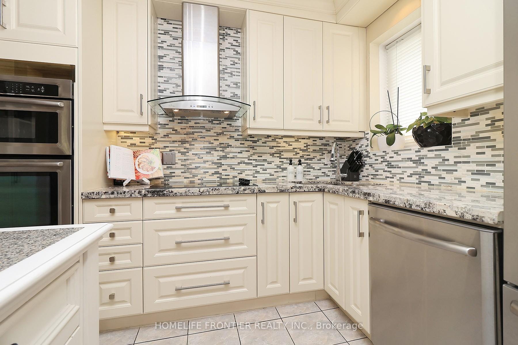 Photo 6 of 12 Porter Avenue, Toronto, Rockcliffe-Smythe — HOMEH
