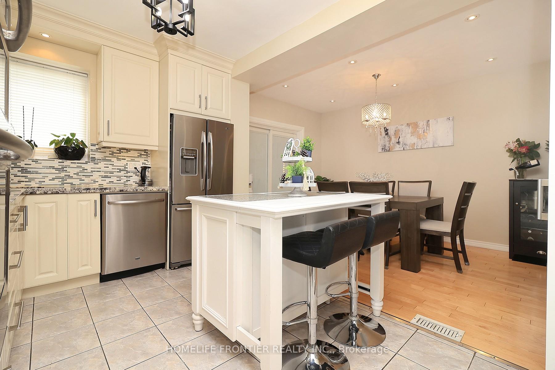 Photo 8 of 12 Porter Avenue, Toronto, Rockcliffe-Smythe — HOMEH