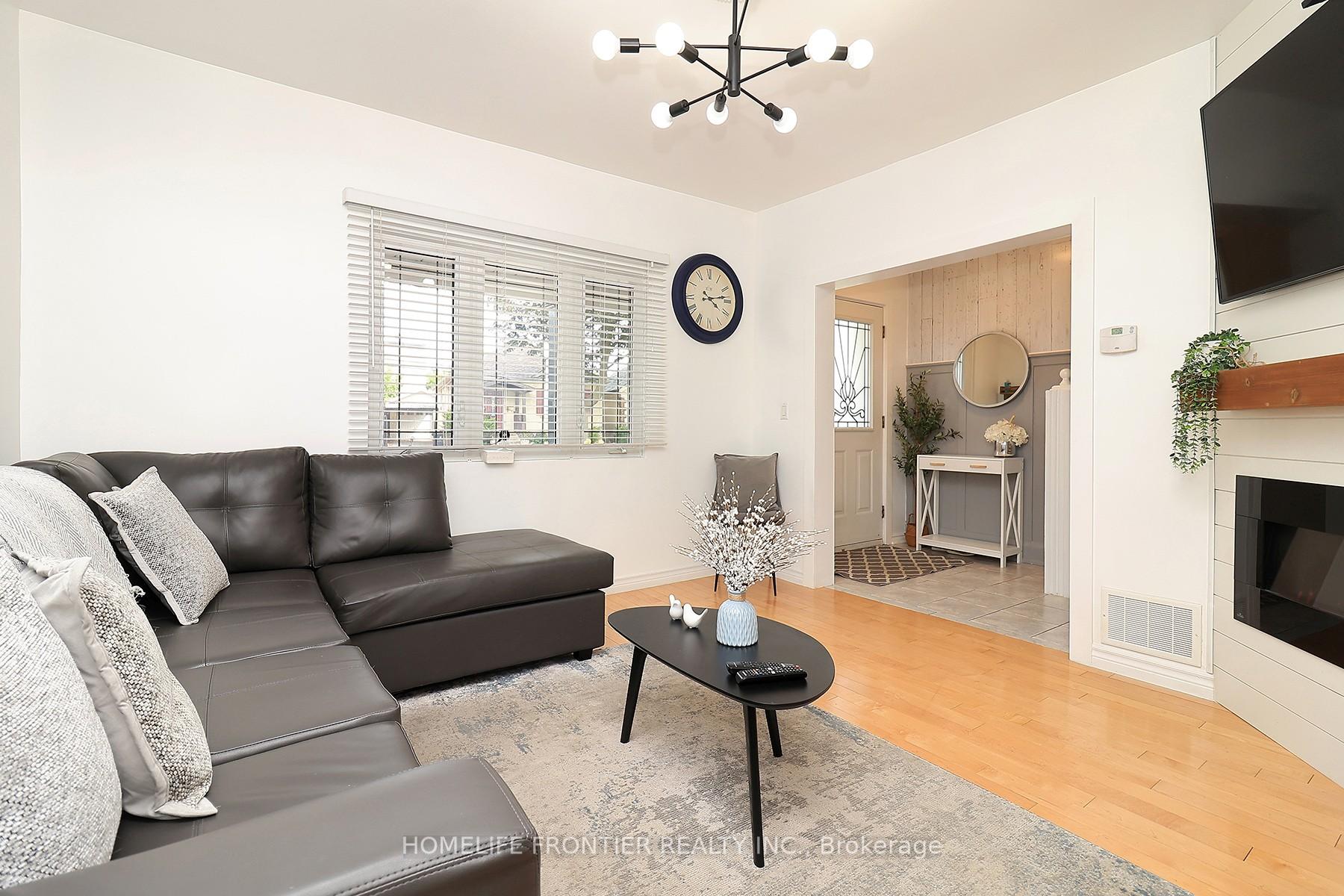 Photo 10 of 12 Porter Avenue, Toronto, Rockcliffe-Smythe — HOMEH