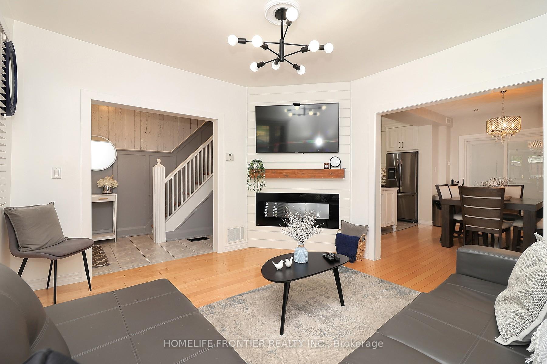 Photo 11 of 12 Porter Avenue, Toronto, Rockcliffe-Smythe — HOMEH