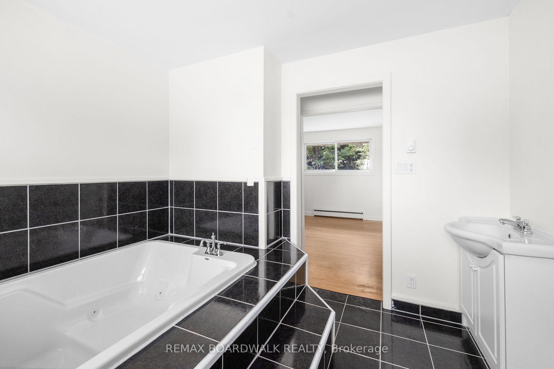 Photo 18 of 24 North Street N, Perth, Perth — HOMEH
