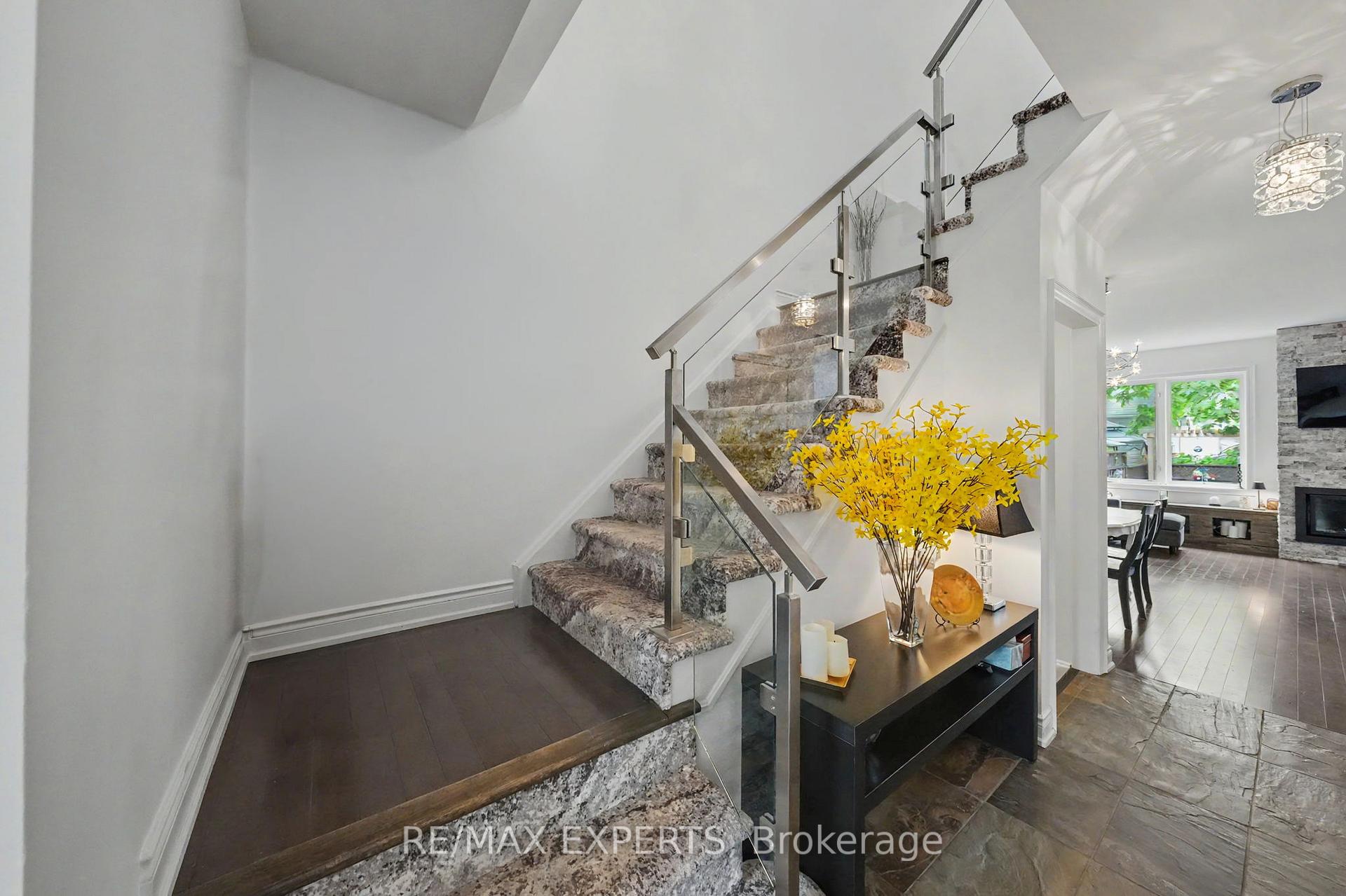 Photo 5 of 58 Savannah Crescent, Wasaga Beach — HOMEH
