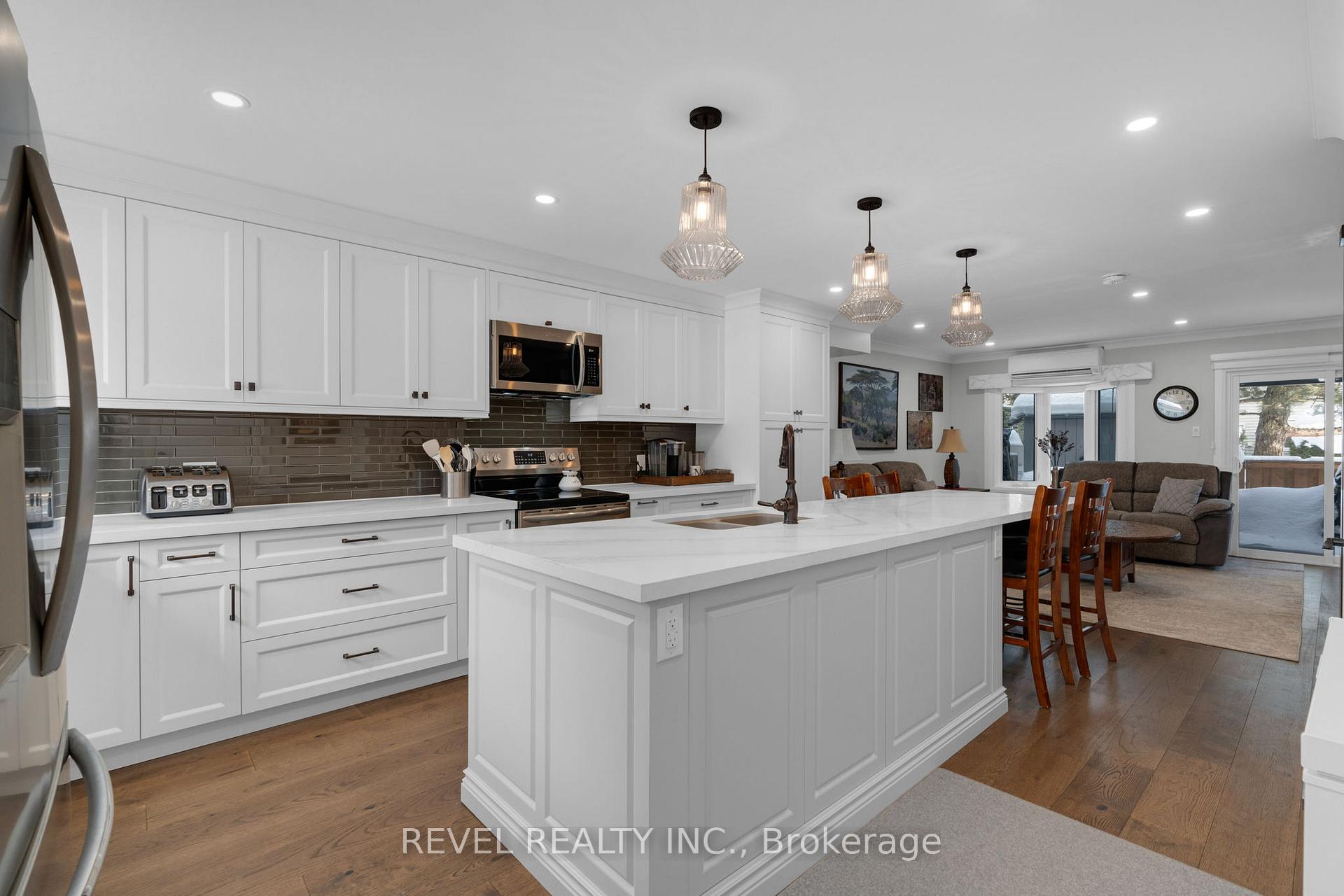 Photo 5 of Unit 13, 39 28th Street S, Wasaga Beach — HOMEH