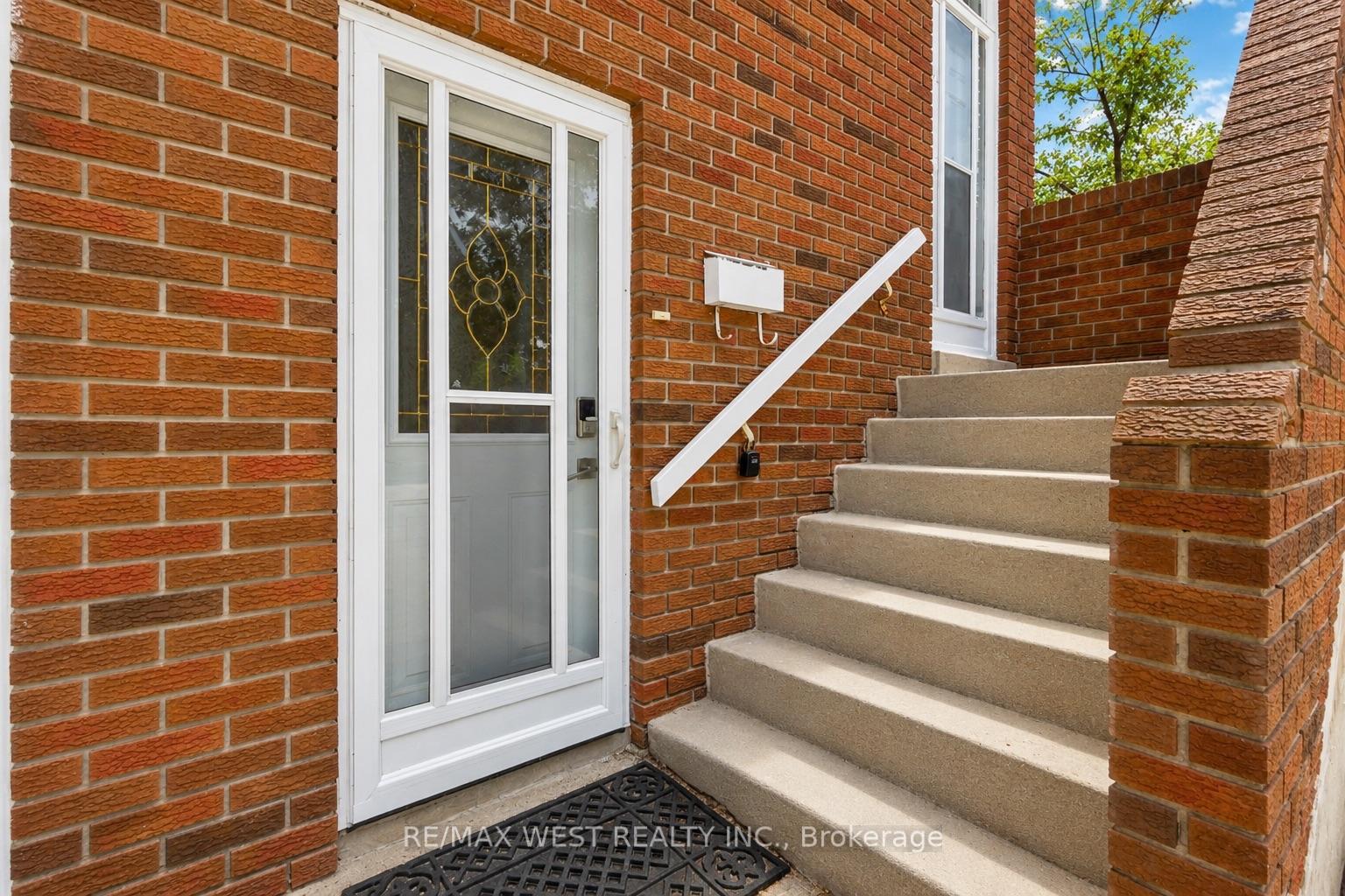 Photo 3 of 95 Crayford Drive, Scarborough, Steeles — HOMEH