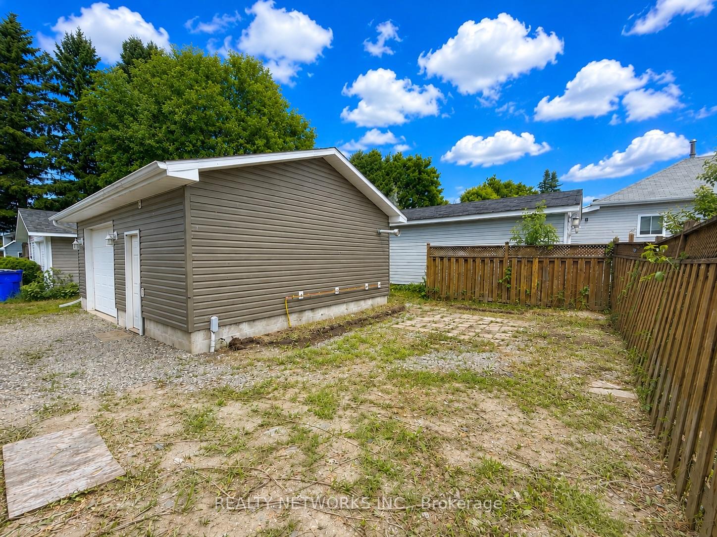 Photo 13 of 302 Young Street, Timmins, Porcupine - West — HOMEH