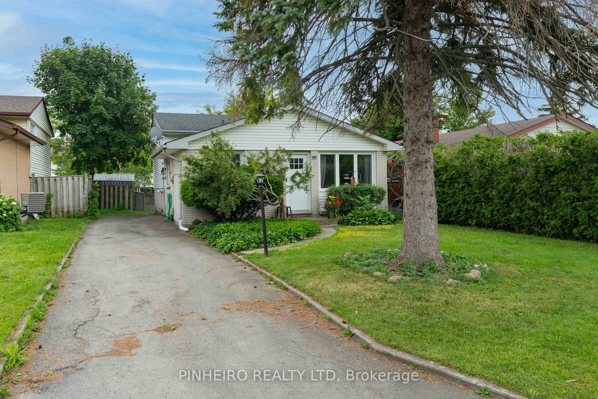 Front of 15 Villeneuve Crescent