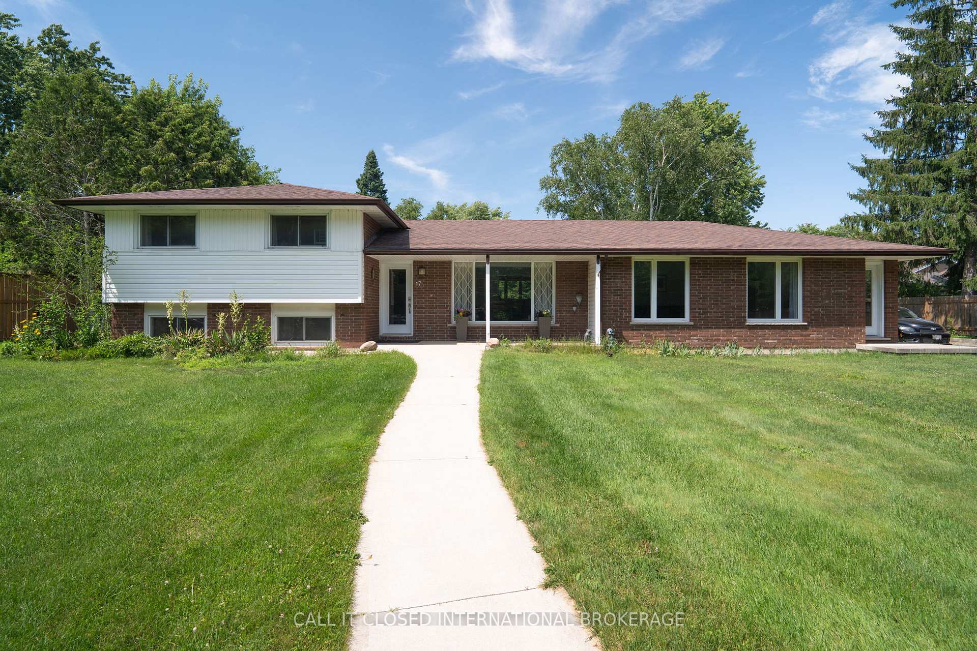 Photo 2 of 17 Karen Street, Central Elgin, Rural Central Elgin — HOMEH