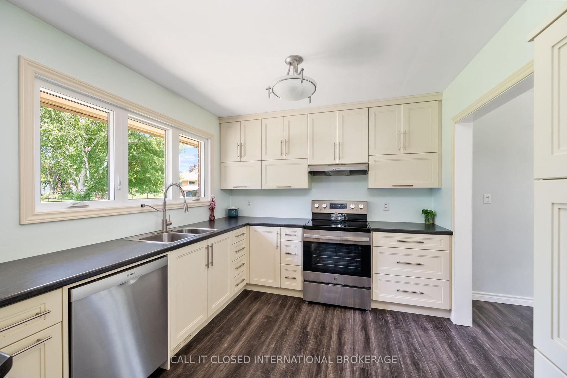 Photo 11 of 17 Karen Street, Central Elgin, Rural Central Elgin — HOMEH