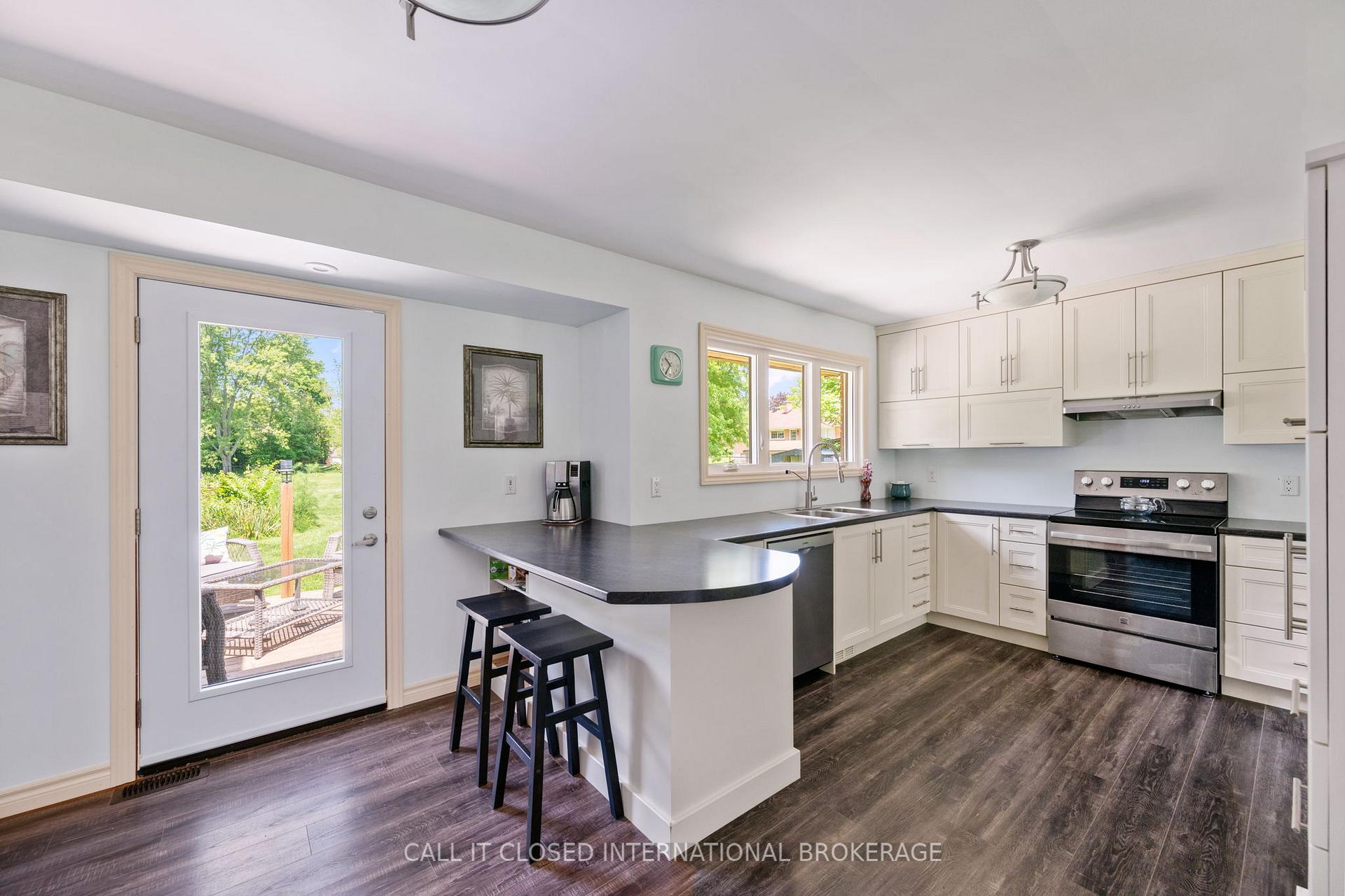 Photo 12 of 17 Karen Street, Central Elgin, Rural Central Elgin — HOMEH