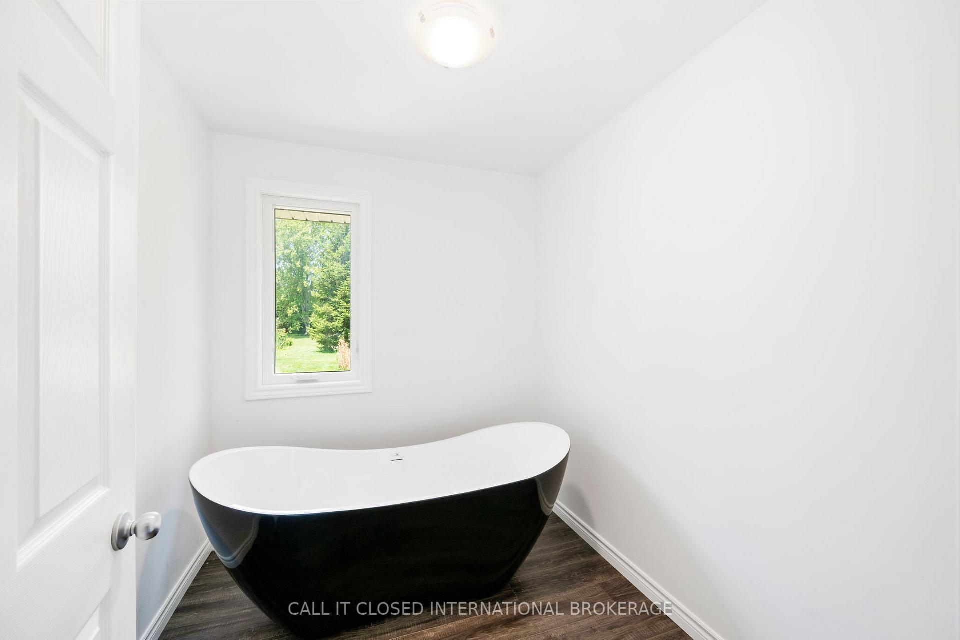 Photo 19 of 17 Karen Street, Central Elgin, Rural Central Elgin — HOMEH