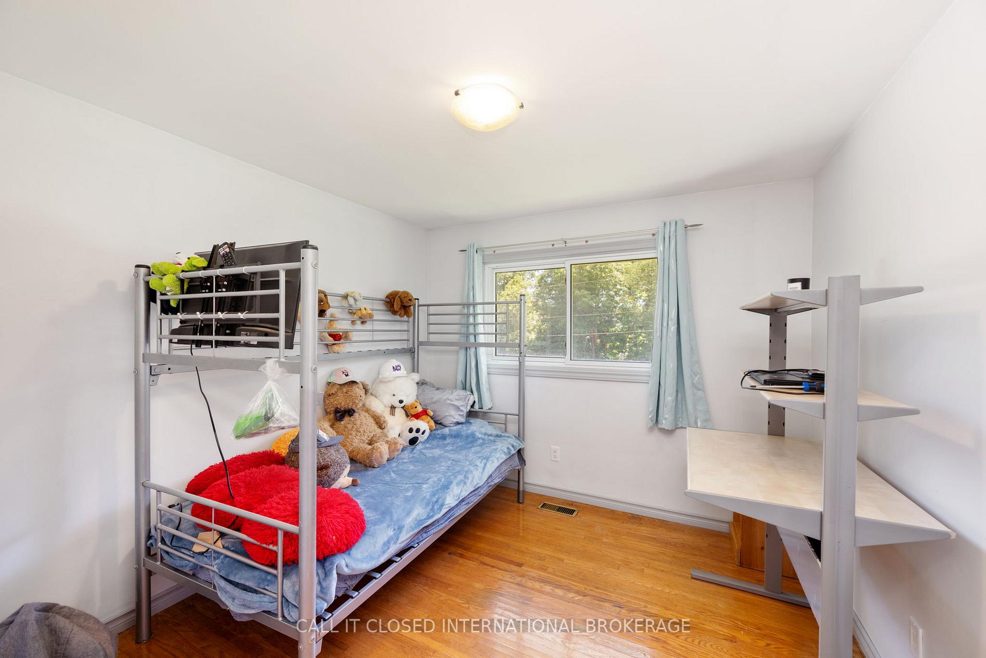 Photo 22 of 17 Karen Street, Central Elgin, Rural Central Elgin — HOMEH