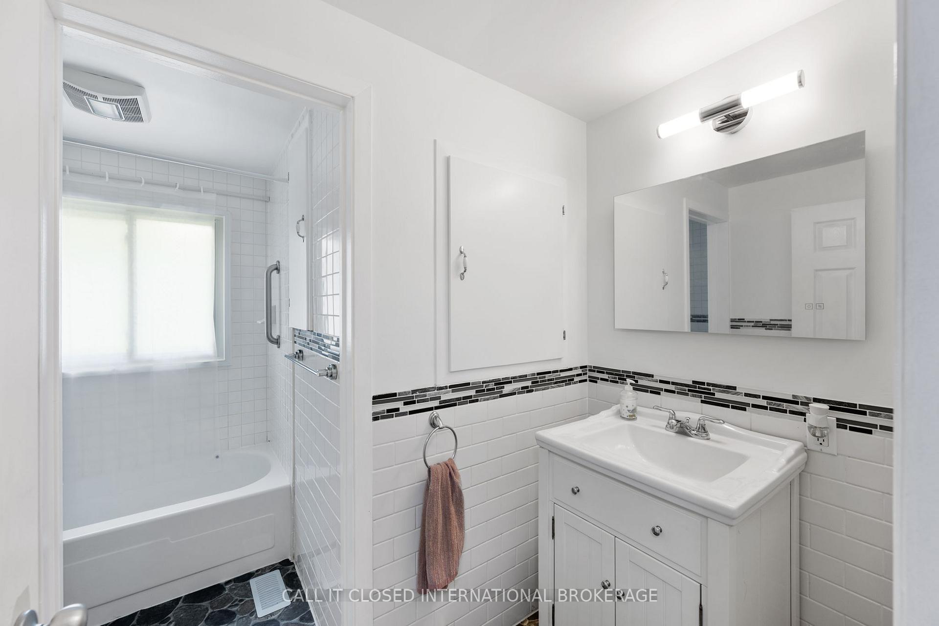 Photo 24 of 17 Karen Street, Central Elgin, Rural Central Elgin — HOMEH