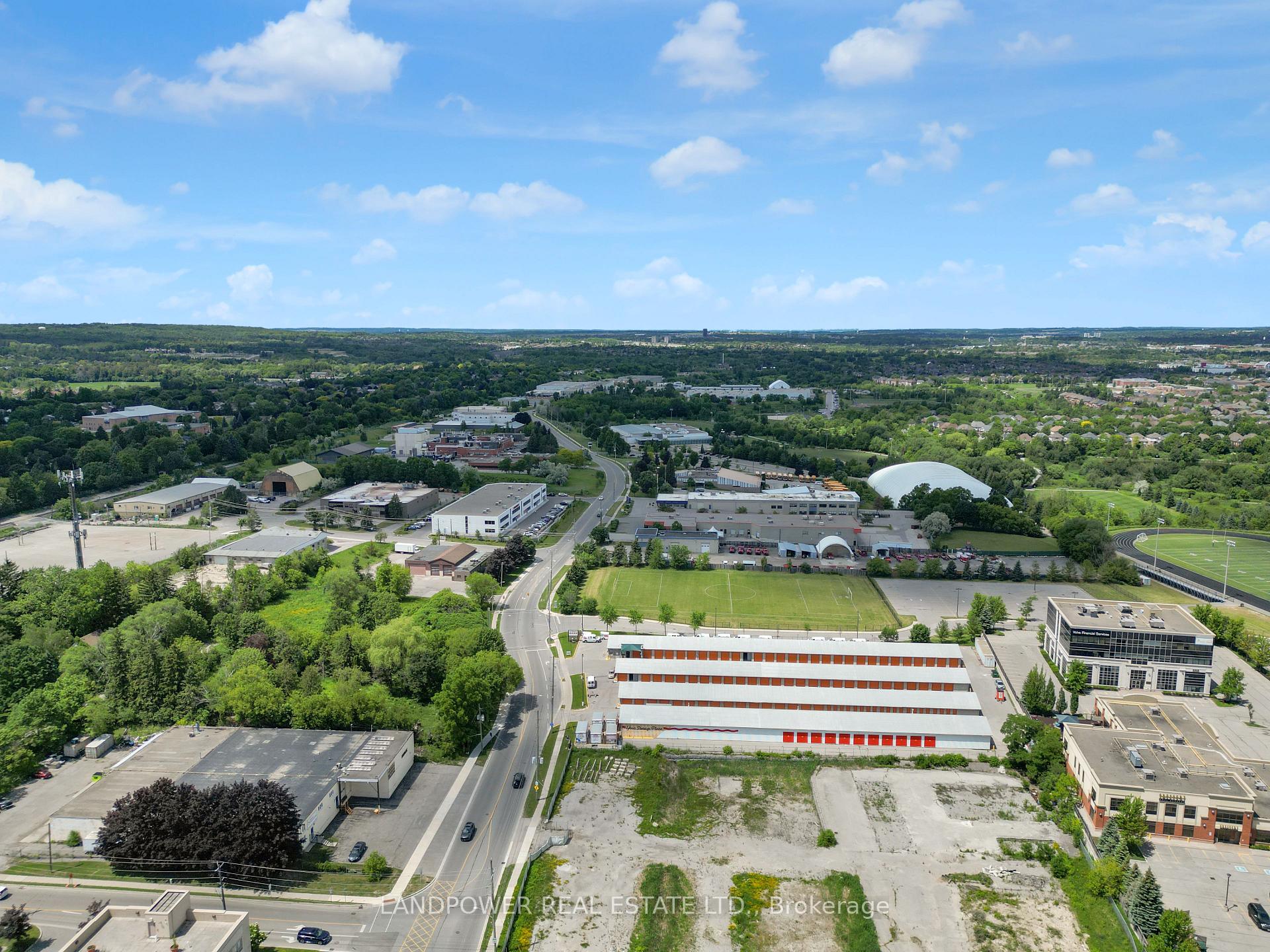 Photo 5 of Unit 301, 160 Wellington Street E, Aurora, Aurora Village — HOMEH