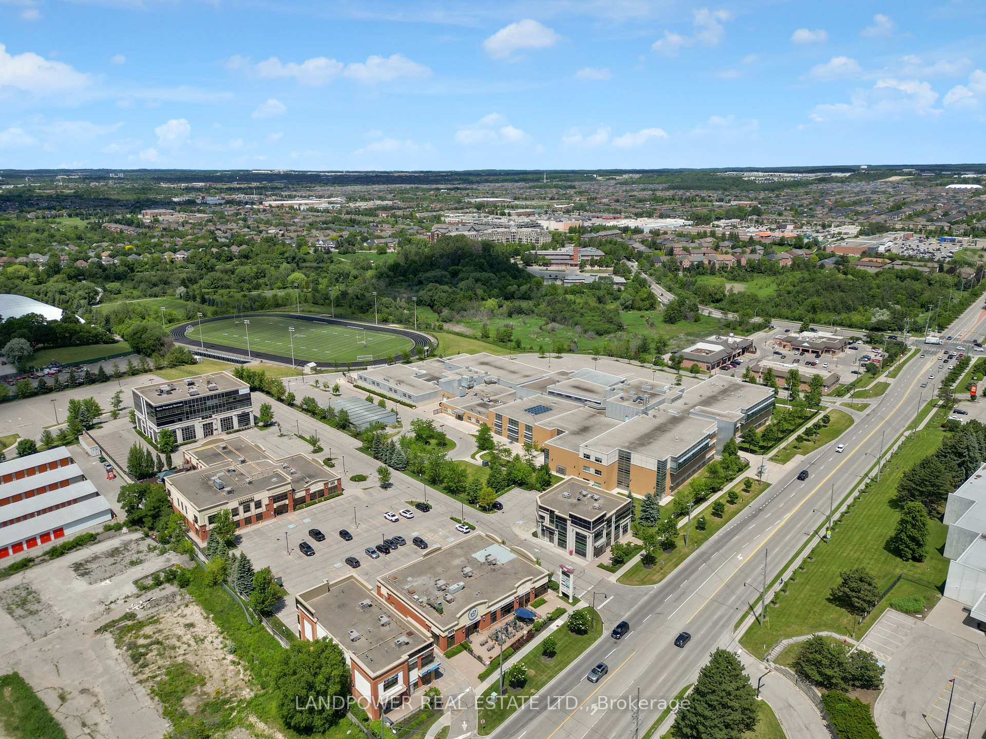 Photo 6 of Unit 301, 160 Wellington Street E, Aurora, Aurora Village — HOMEH