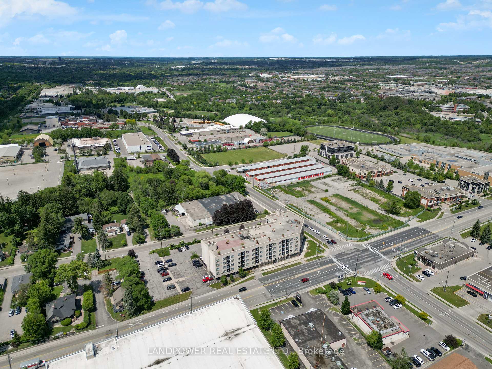 Photo 8 of Unit 301, 160 Wellington Street E, Aurora, Aurora Village — HOMEH