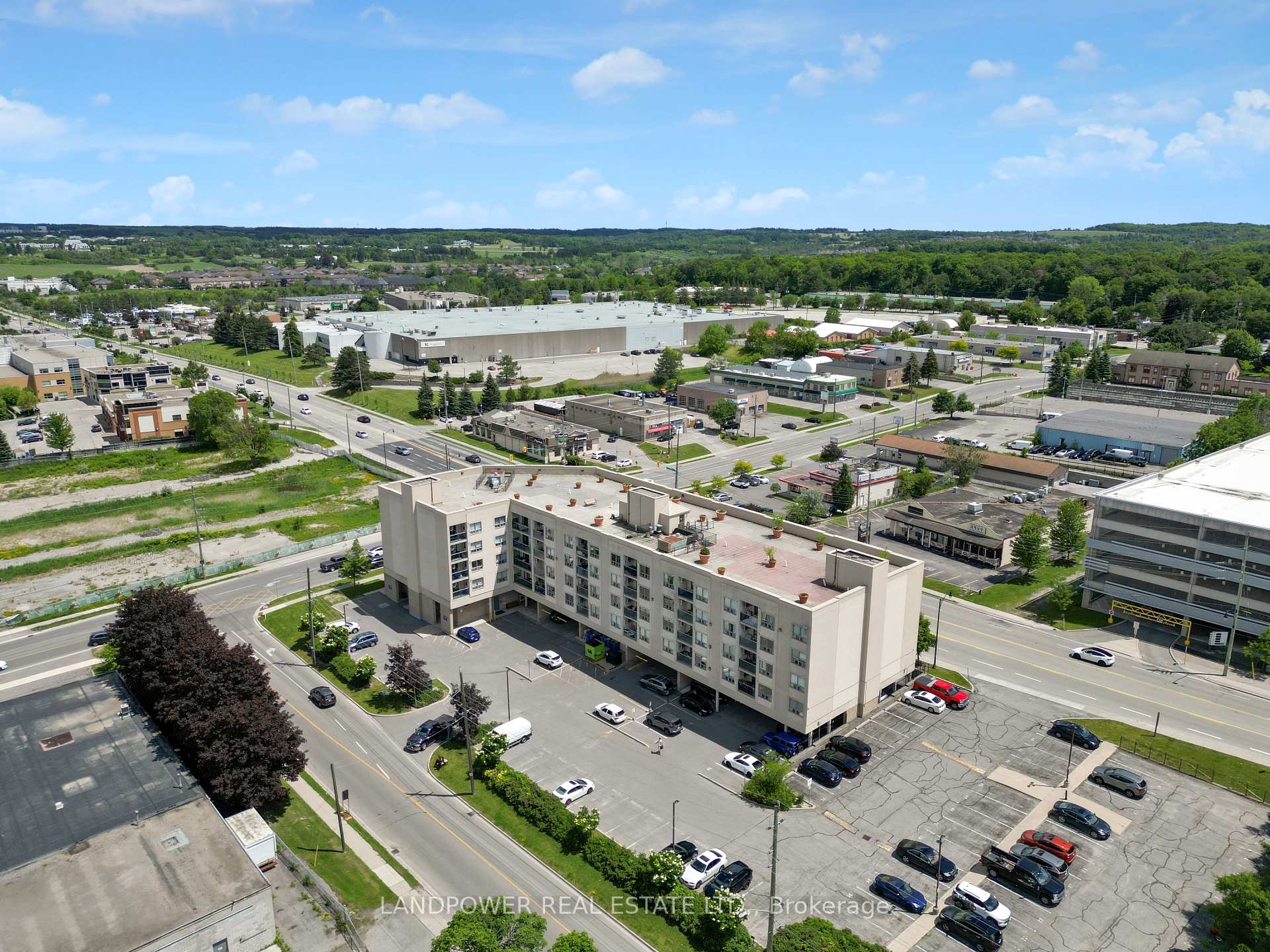 Photo 9 of Unit 301, 160 Wellington Street E, Aurora, Aurora Village — HOMEH