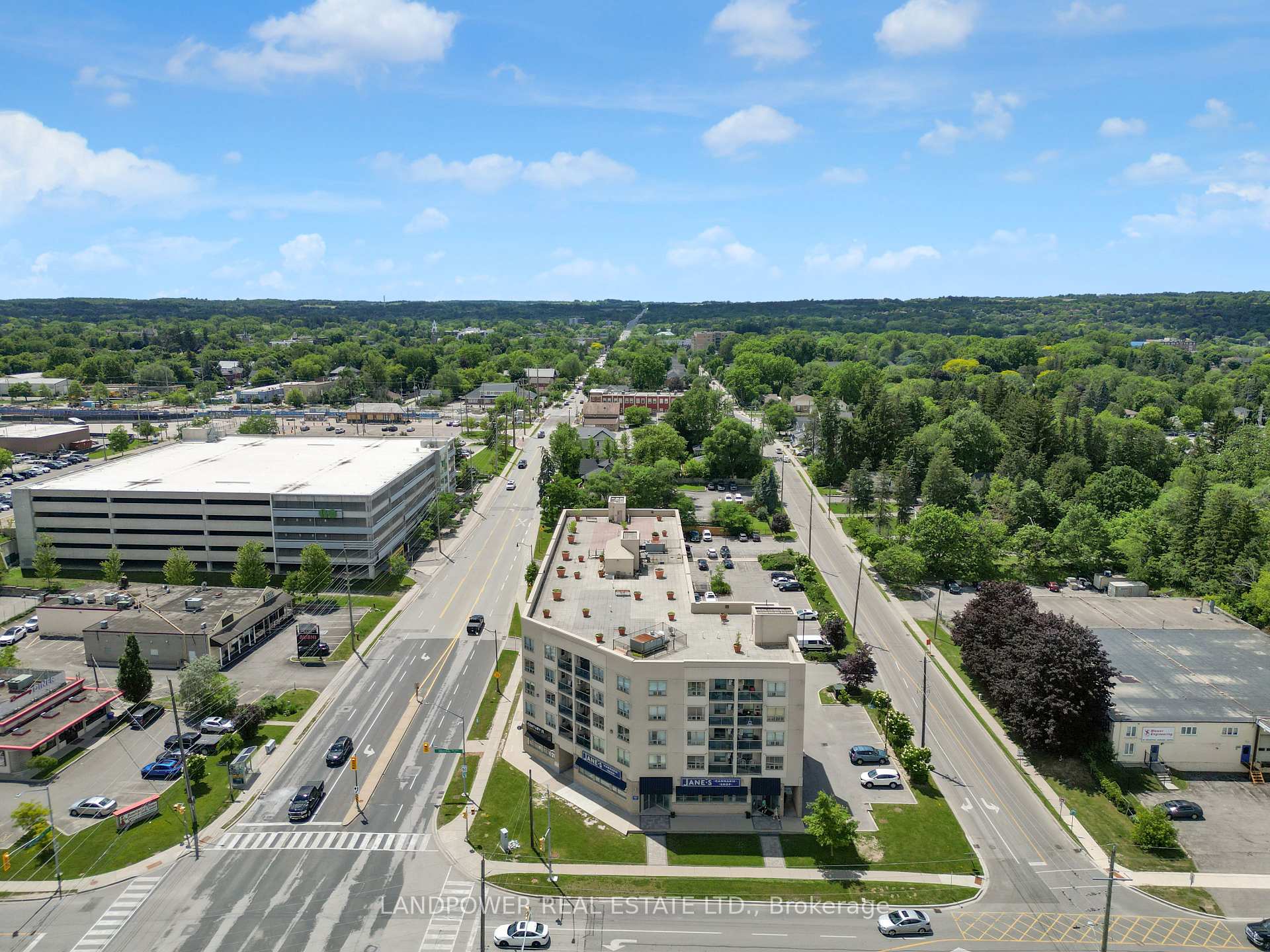 Photo 12 of Unit 301, 160 Wellington Street E, Aurora, Aurora Village — HOMEH