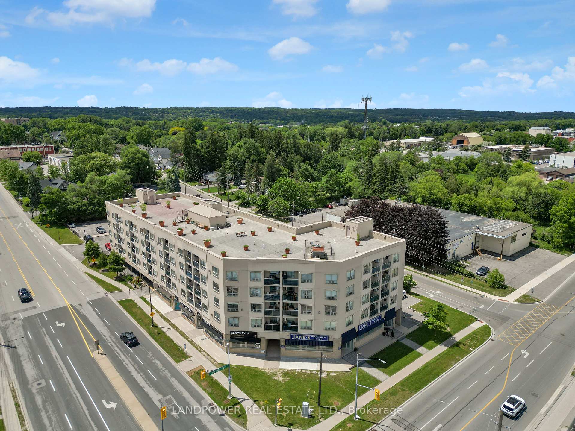 Photo 13 of Unit 301, 160 Wellington Street E, Aurora, Aurora Village — HOMEH