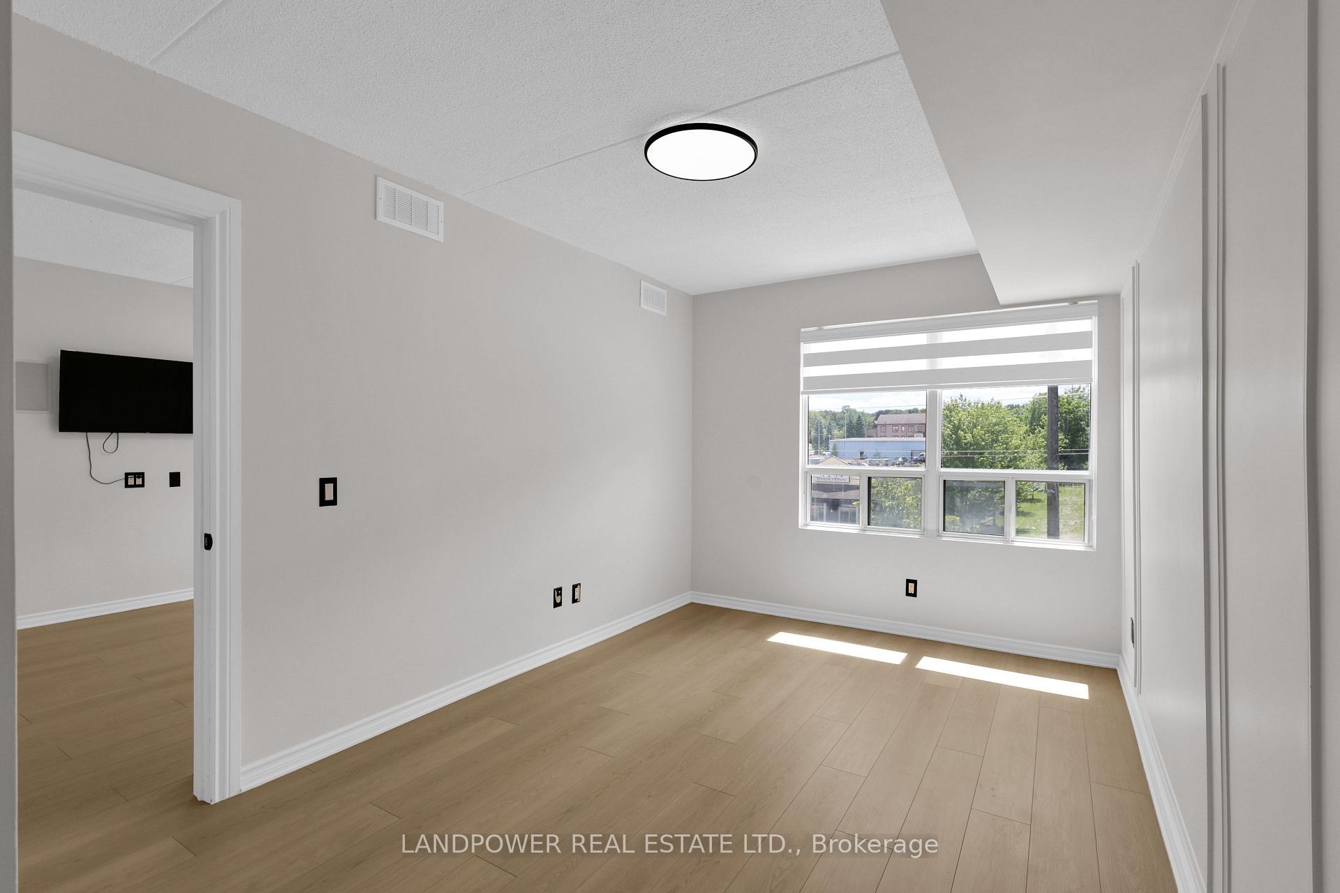 Photo 31 of Unit 301, 160 Wellington Street E, Aurora, Aurora Village — HOMEH