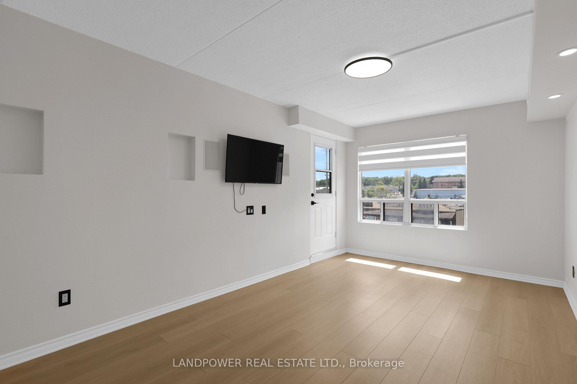 Photo 39 of Unit 301, 160 Wellington Street E, Aurora, Aurora Village — HOMEH