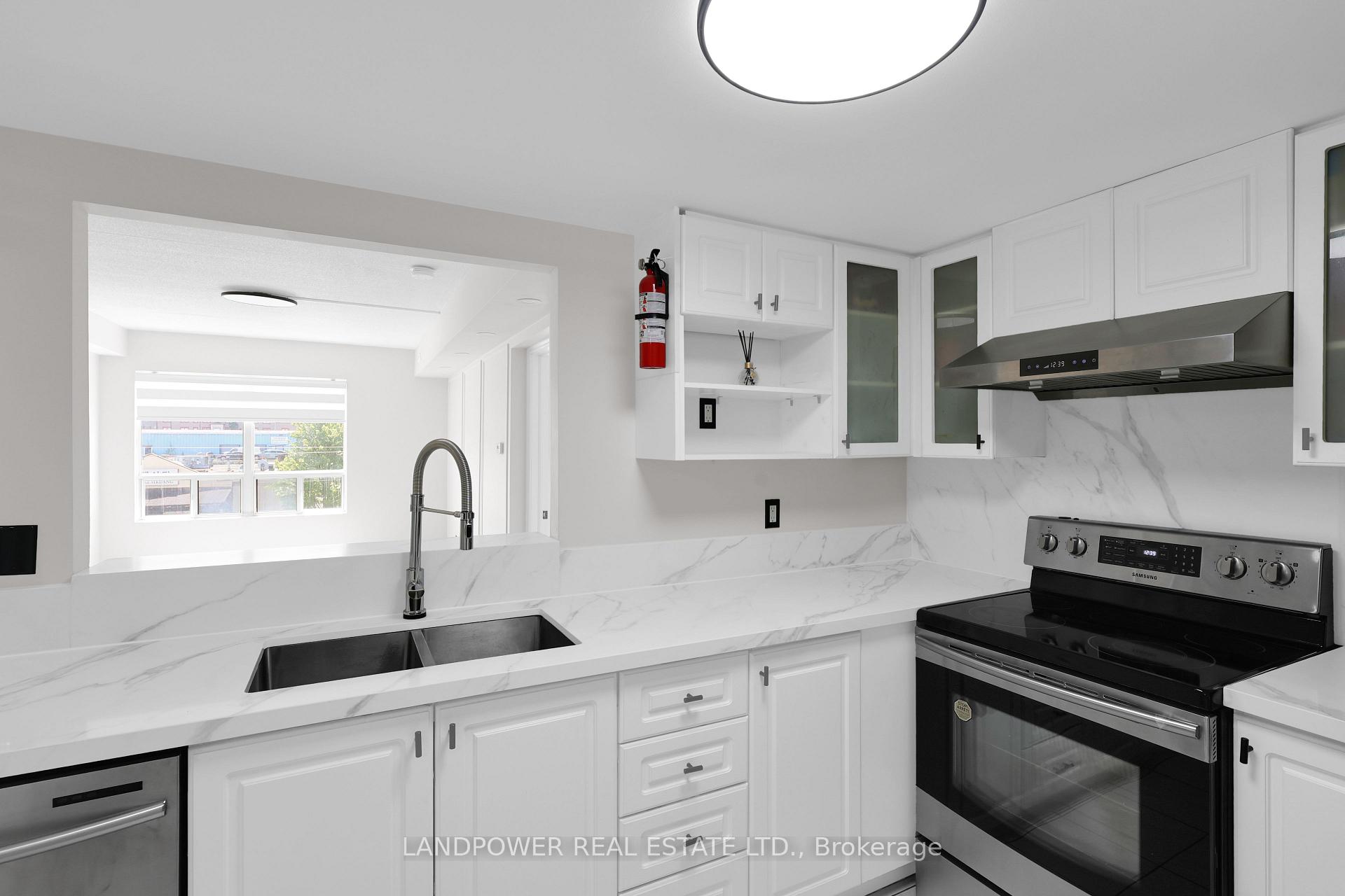 Photo 46 of Unit 301, 160 Wellington Street E, Aurora, Aurora Village — HOMEH