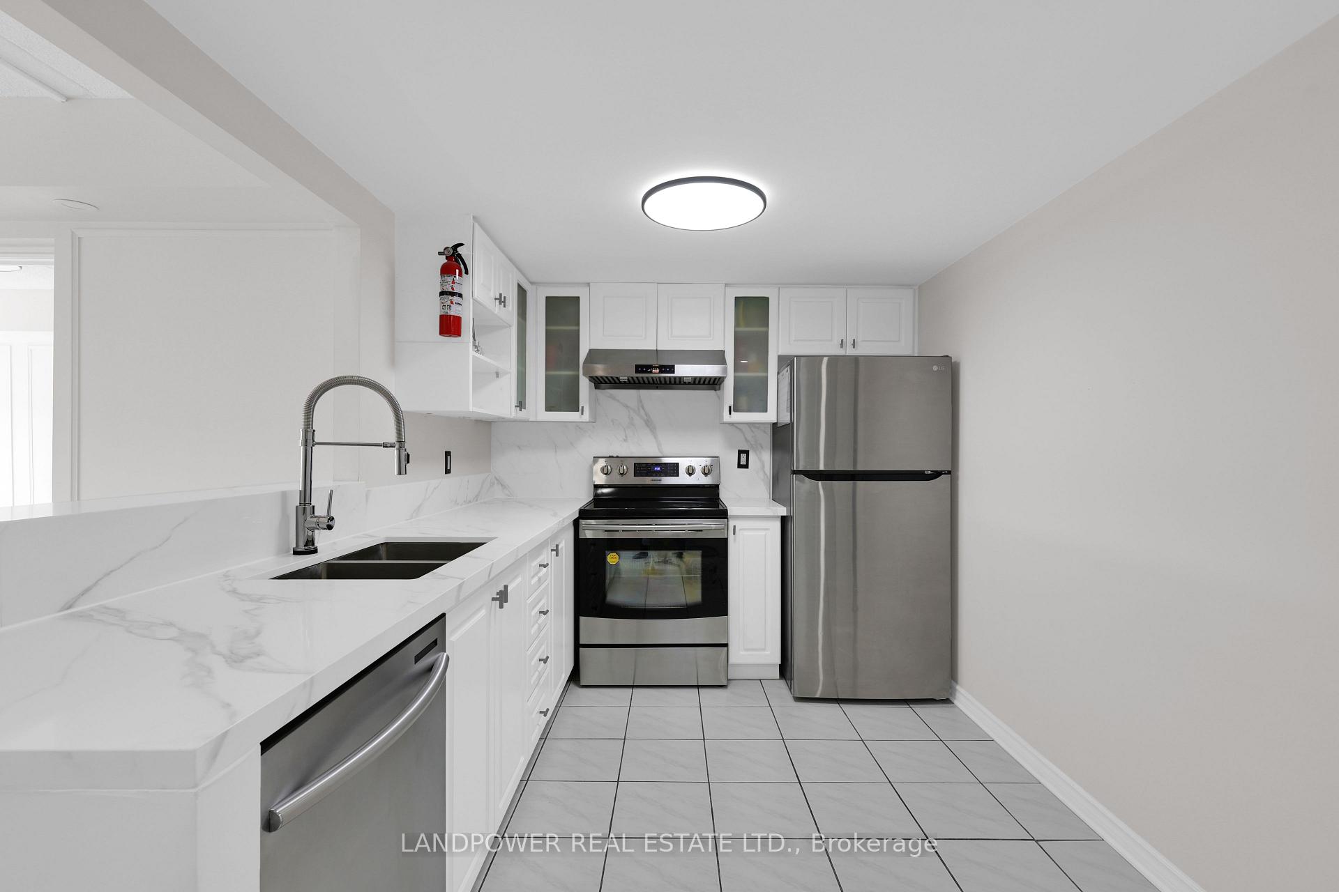 Photo 48 of Unit 301, 160 Wellington Street E, Aurora, Aurora Village — HOMEH