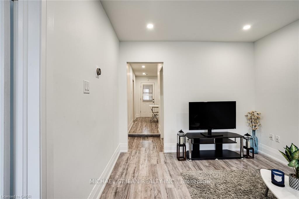 Photo 4 of 24 Vansitmart Avenue, Hamilton, Homeside — HOMEH