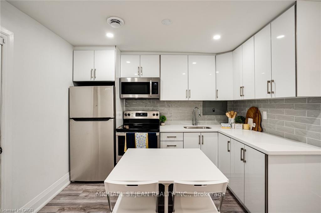 Photo 16 of 24 Vansitmart Avenue, Hamilton, Homeside — HOMEH