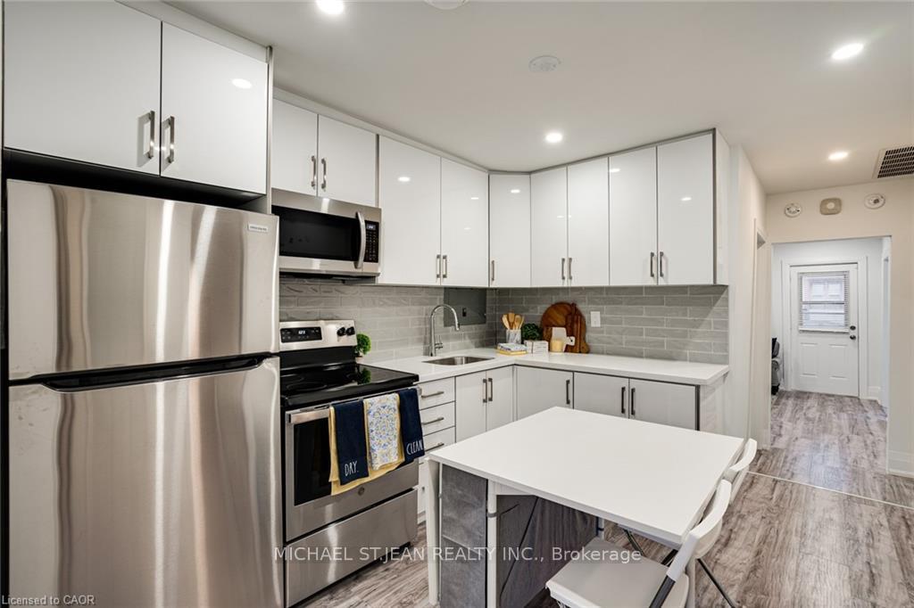 Photo 17 of 24 Vansitmart Avenue, Hamilton, Homeside — HOMEH