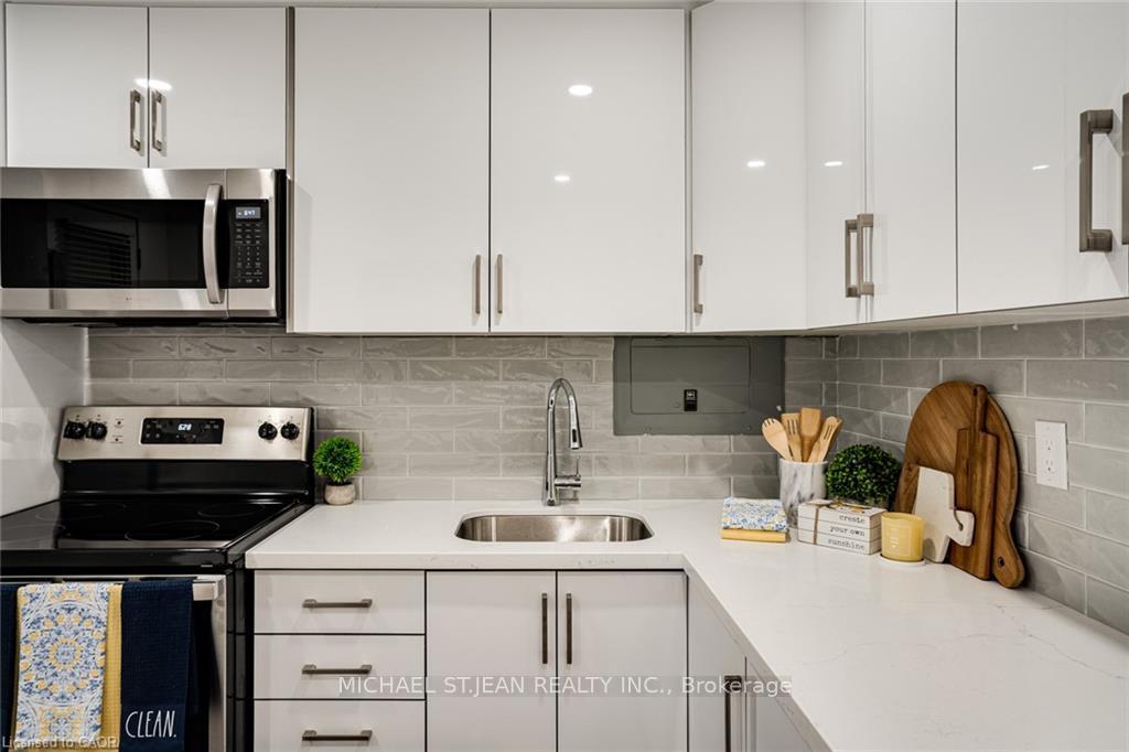 Photo 18 of 24 Vansitmart Avenue, Hamilton, Homeside — HOMEH