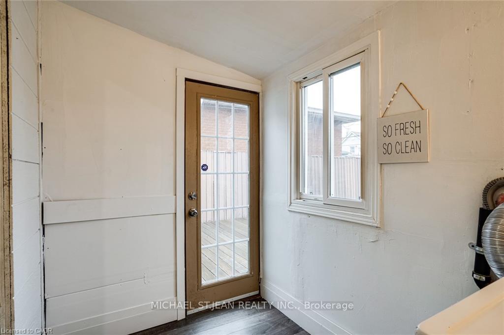 Photo 19 of 24 Vansitmart Avenue, Hamilton, Homeside — HOMEH