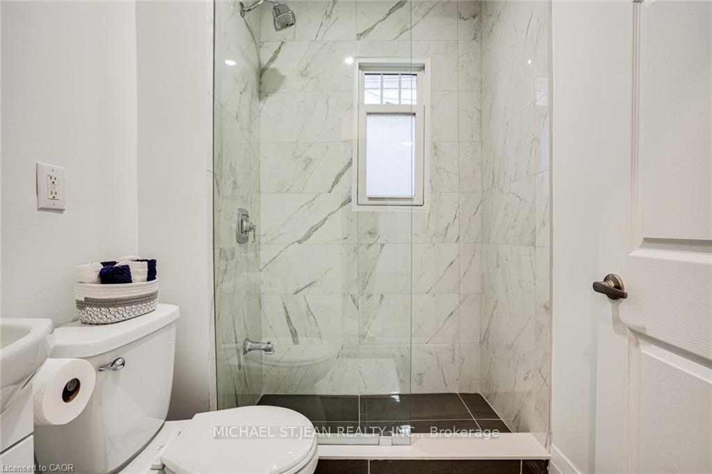 Photo 20 of 24 Vansitmart Avenue, Hamilton, Homeside — HOMEH