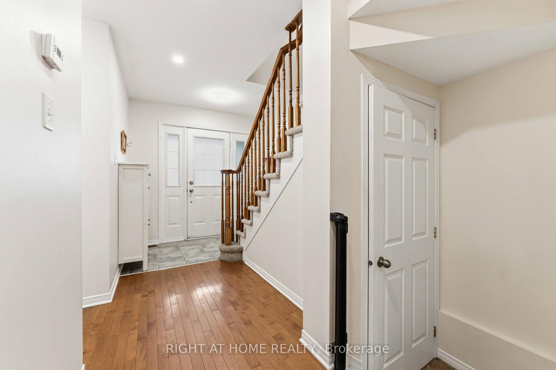 Photo 2 of 52 Fieldberry Private, Ottawa, Barrhaven - Stonebridge — HOMEH