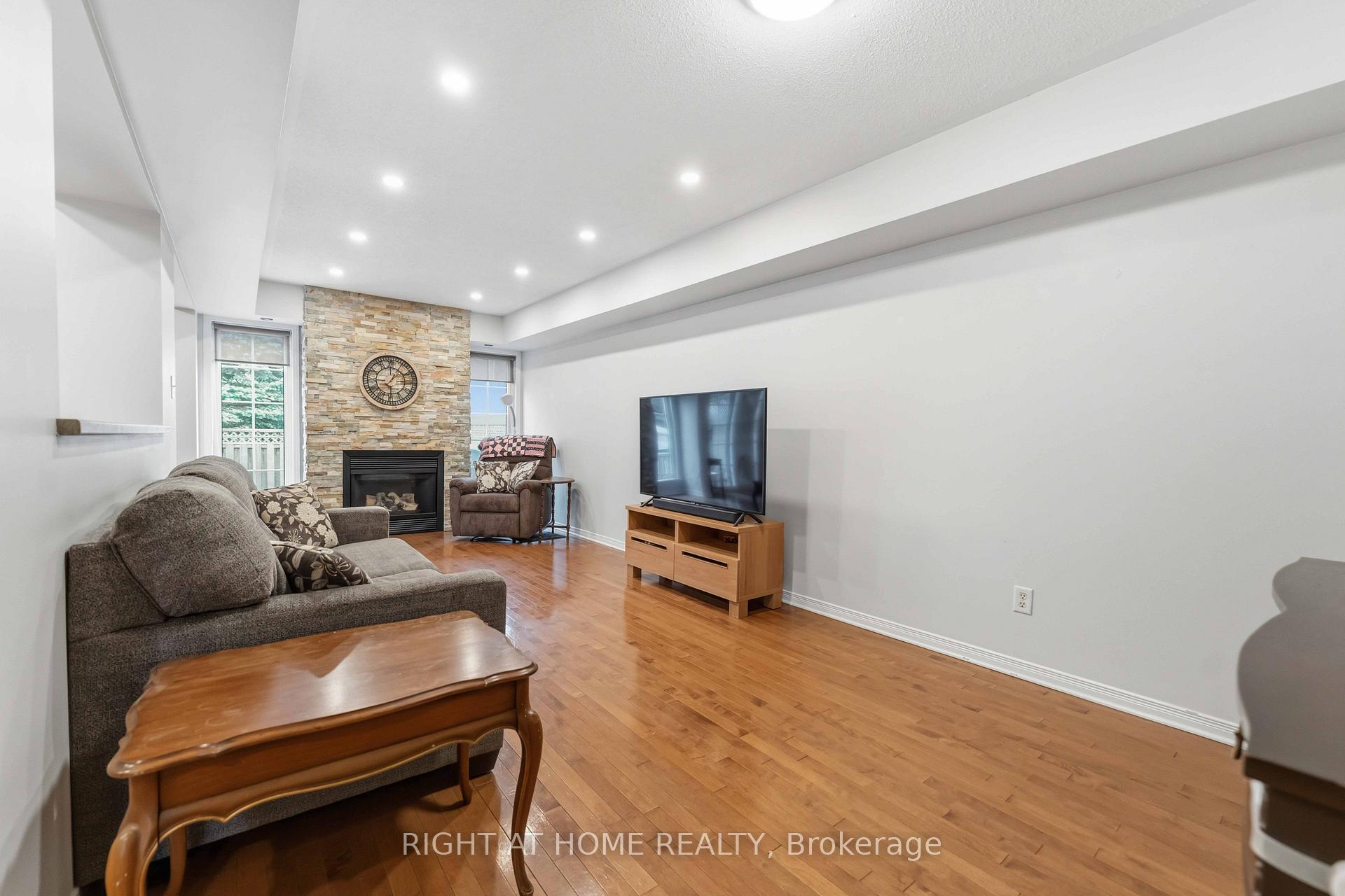 Photo 4 of 52 Fieldberry Private, Ottawa, Barrhaven - Stonebridge — HOMEH