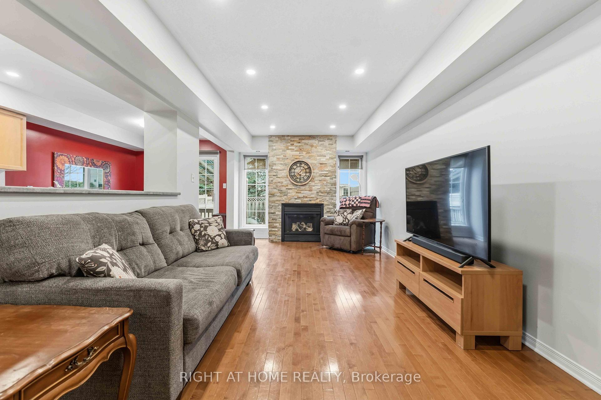 Photo 5 of 52 Fieldberry Private, Ottawa, Barrhaven - Stonebridge — HOMEH
