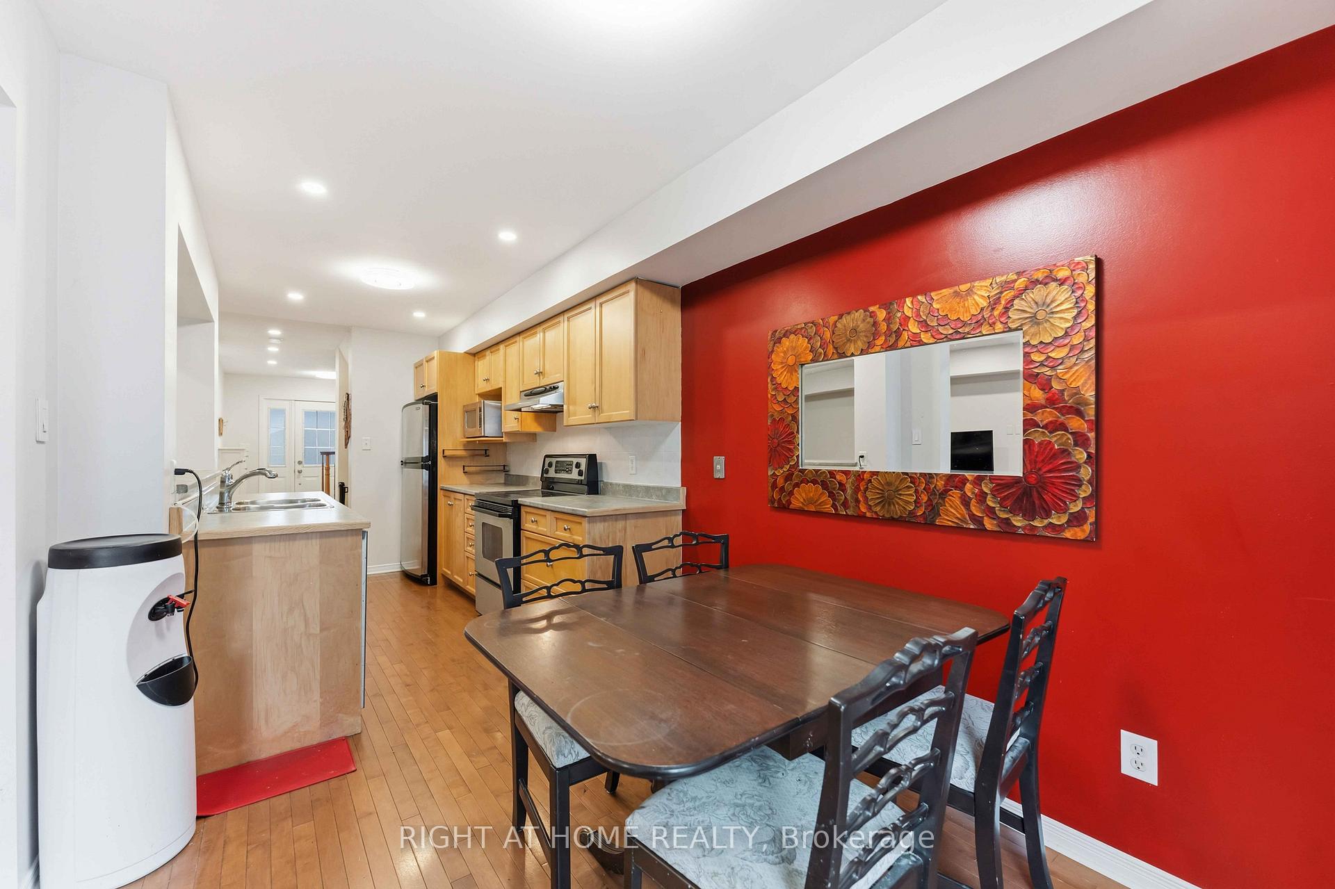 Photo 9 of 52 Fieldberry Private, Ottawa, Barrhaven - Stonebridge — HOMEH