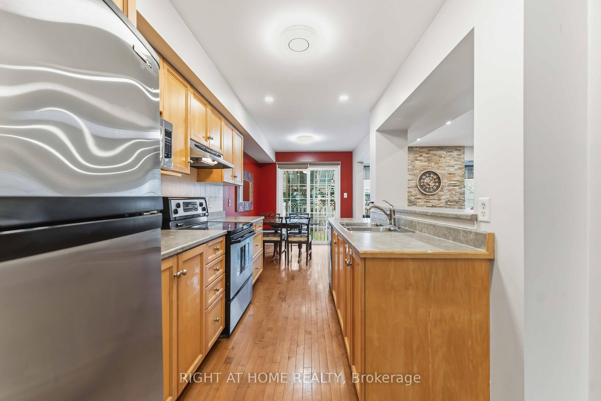 Photo 10 of 52 Fieldberry Private, Ottawa, Barrhaven - Stonebridge — HOMEH