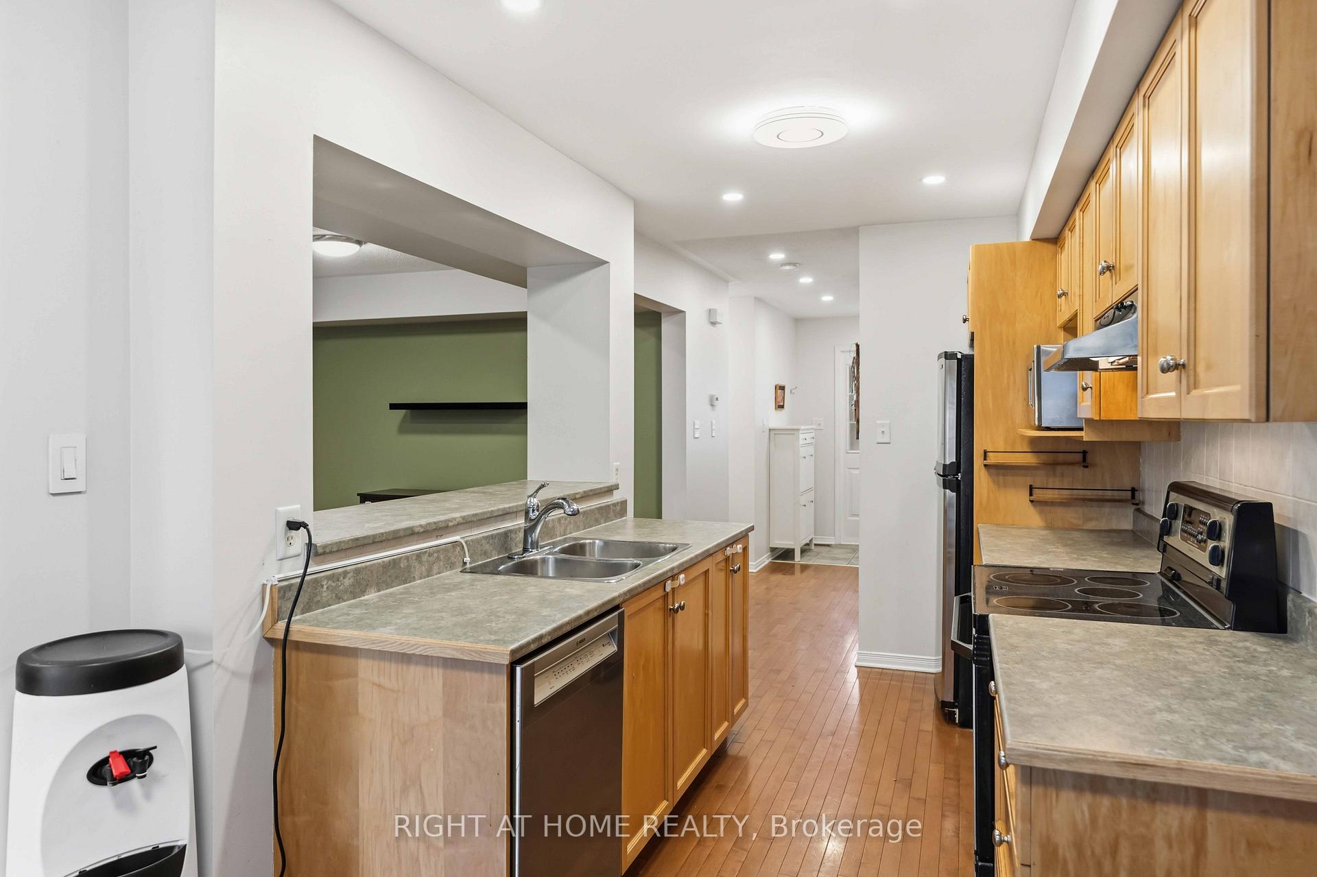 Photo 11 of 52 Fieldberry Private, Ottawa, Barrhaven - Stonebridge — HOMEH