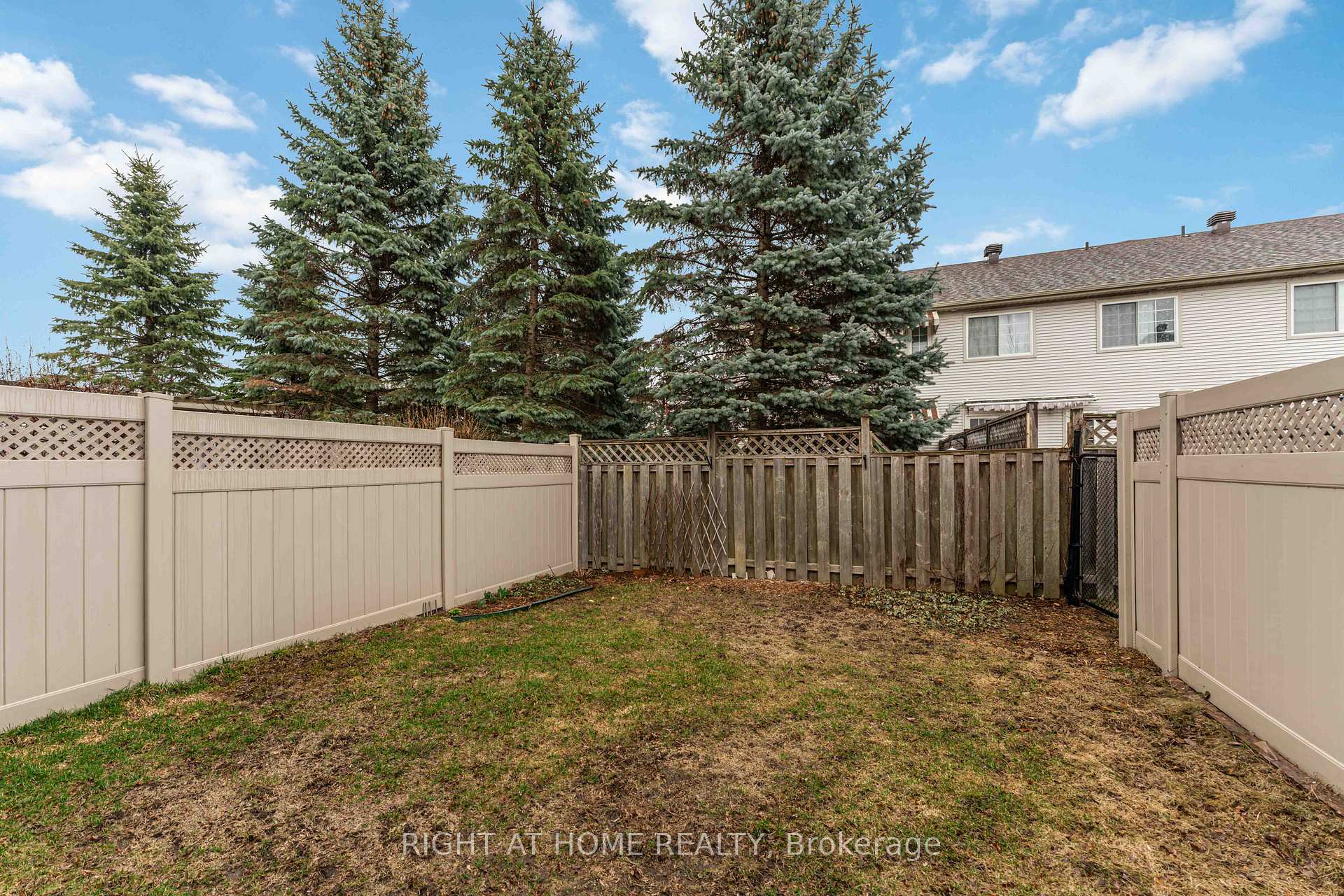 Photo 26 of 52 Fieldberry Private, Ottawa, Barrhaven - Stonebridge — HOMEH