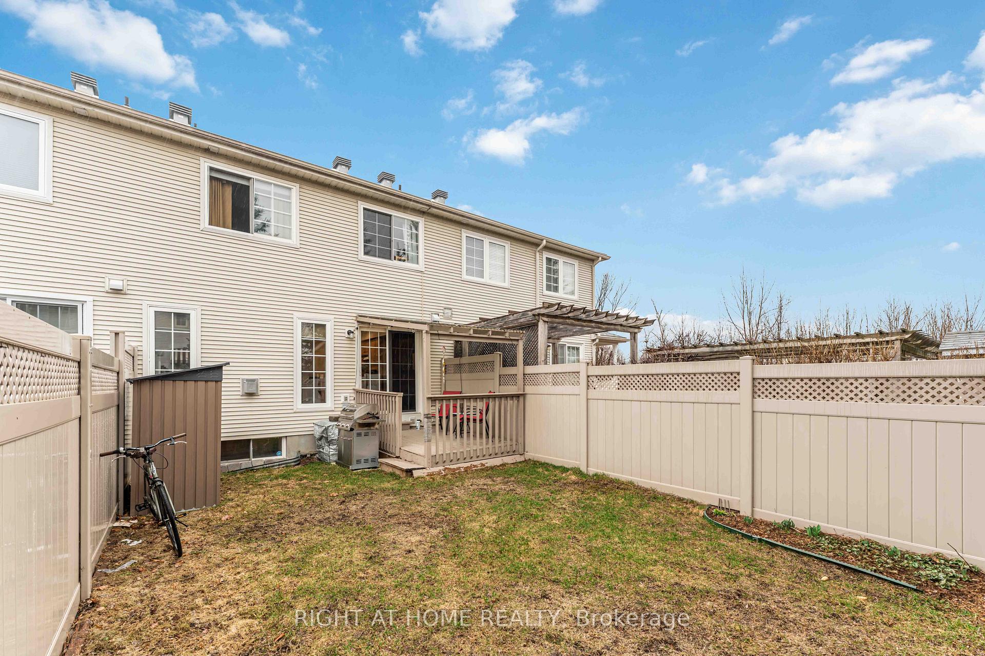 Photo 27 of 52 Fieldberry Private, Ottawa, Barrhaven - Stonebridge — HOMEH