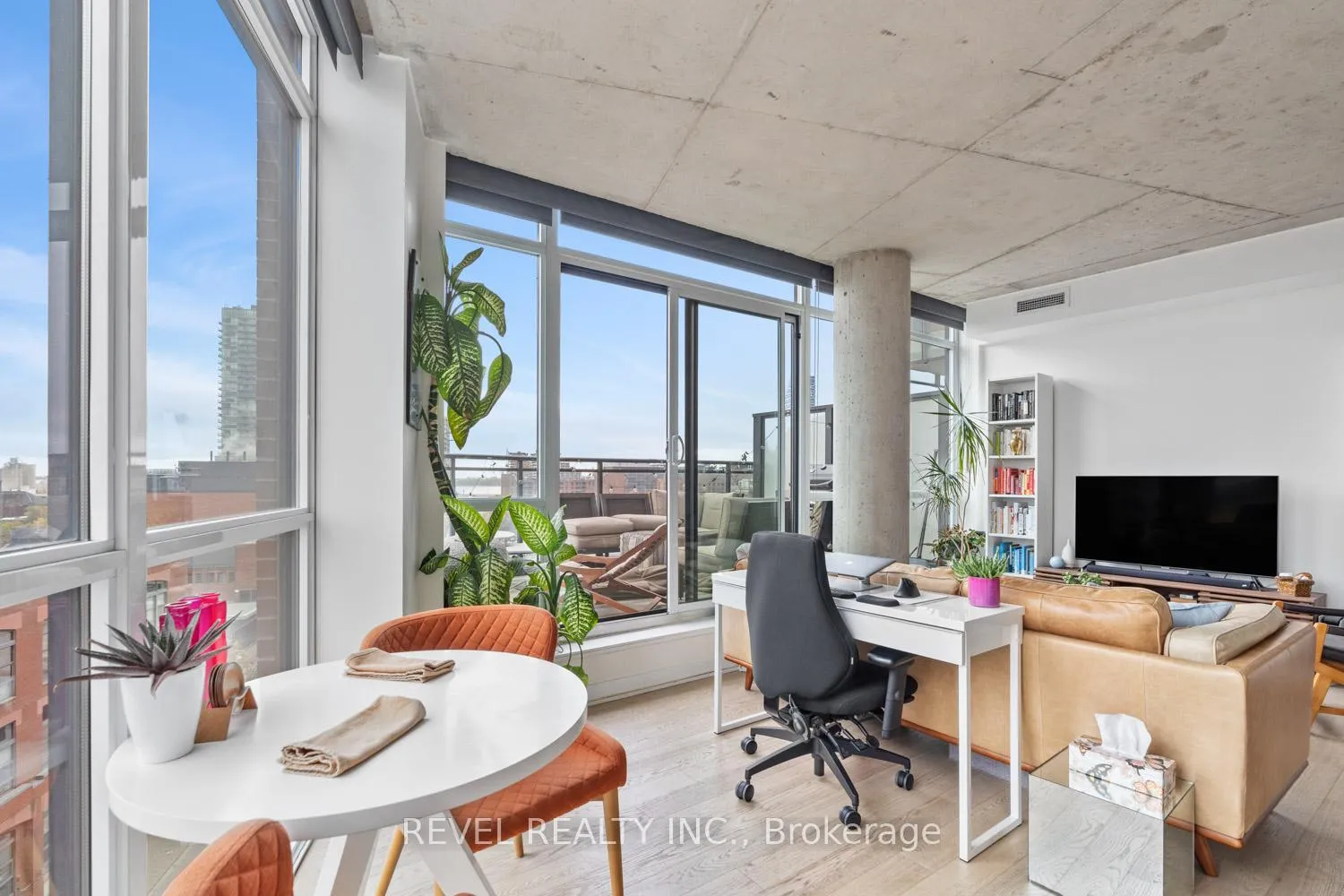 Photo 3 of Unit 806, 318 King Street E, Toronto, Moss Park — HOMEH
