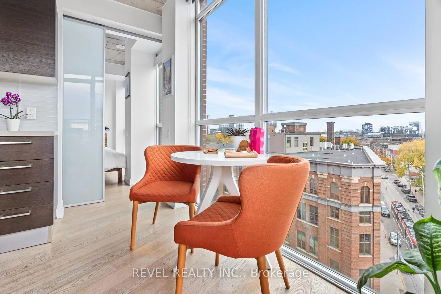 Photo 5 of Unit 806, 318 King Street E, Toronto, Moss Park — HOMEH