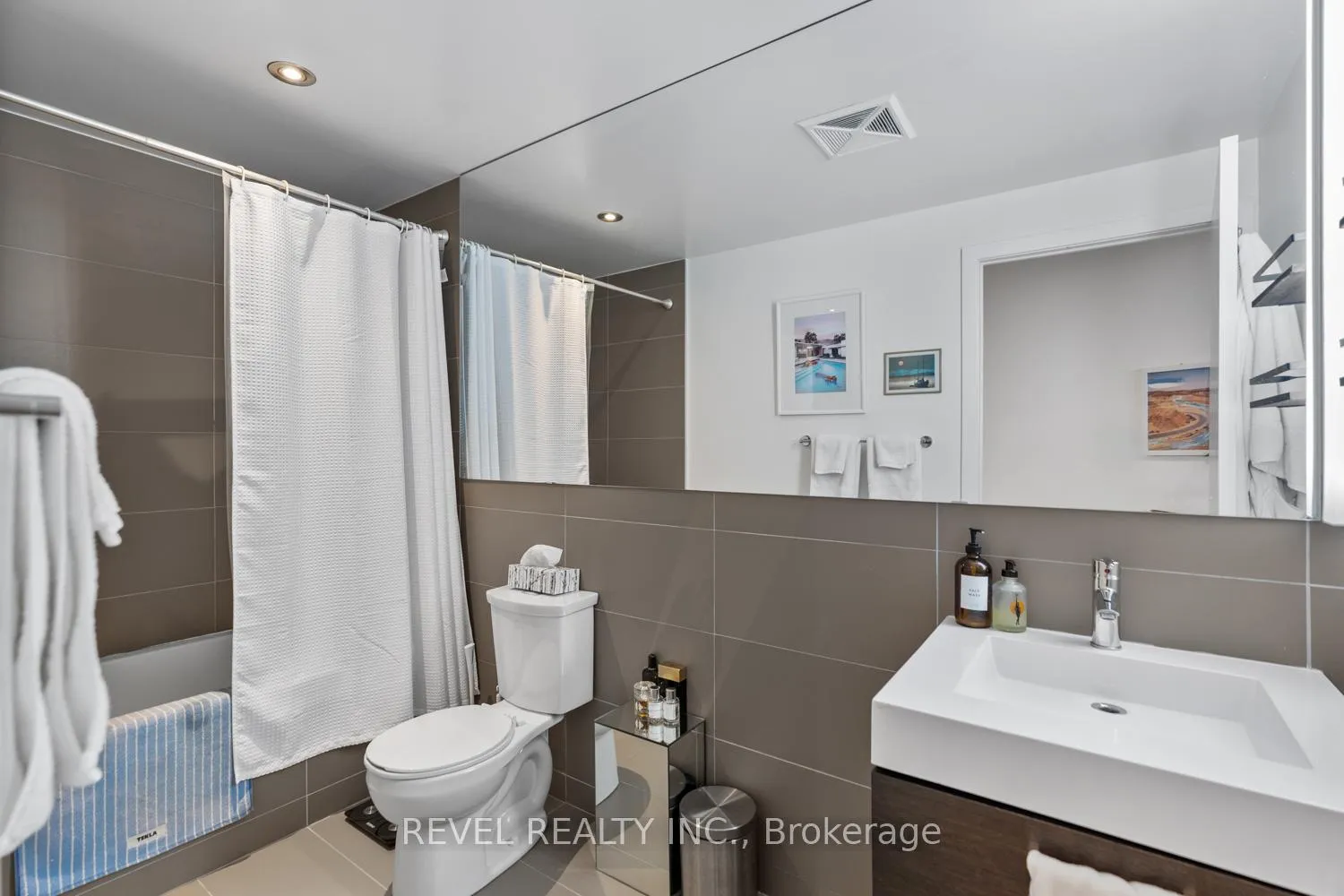 Photo 19 of Unit 806, 318 King Street E, Toronto, Moss Park — HOMEH